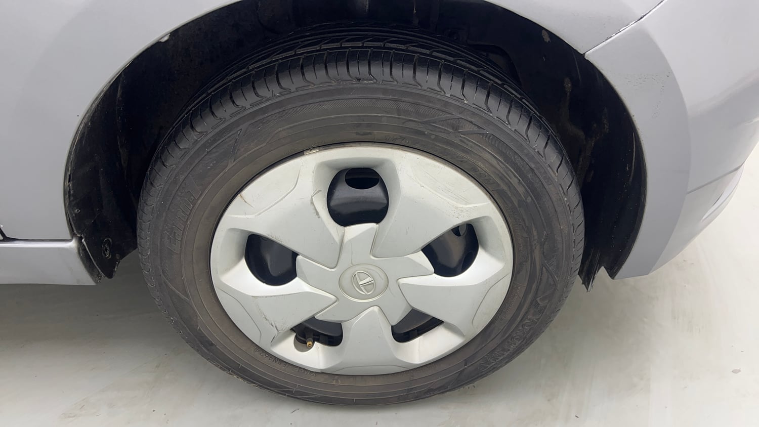 Used 2018 Tata Tiago Revotron XTA Petrol Automatic tyres RIGHT FRONT TYRE RIM VIEW