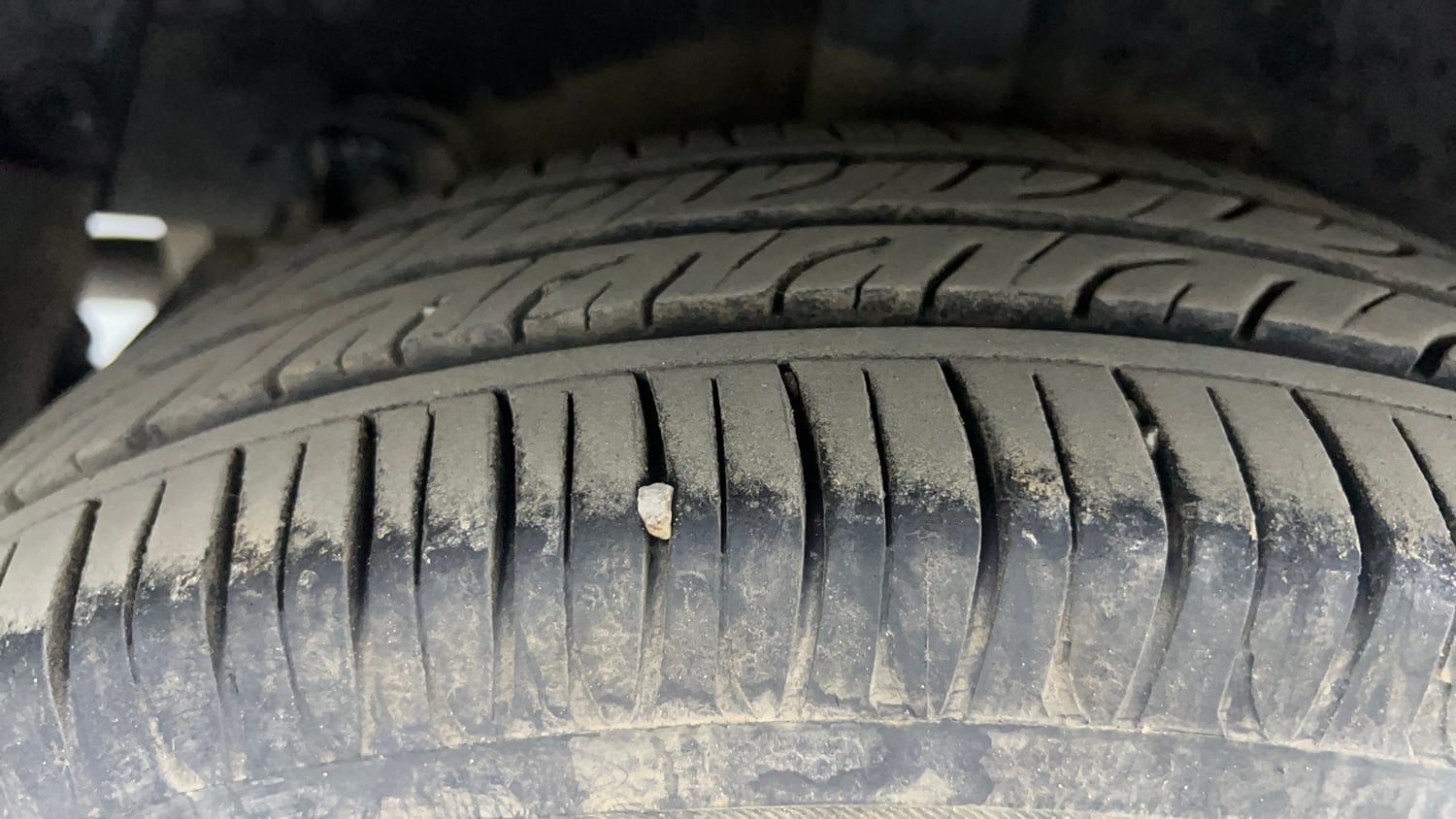 Used 2014 Hyundai Grand i10 Sportz AT 1.2 Kappa VTVT Petrol Automatic tyres RIGHT REAR TYRE TREAD VIEW