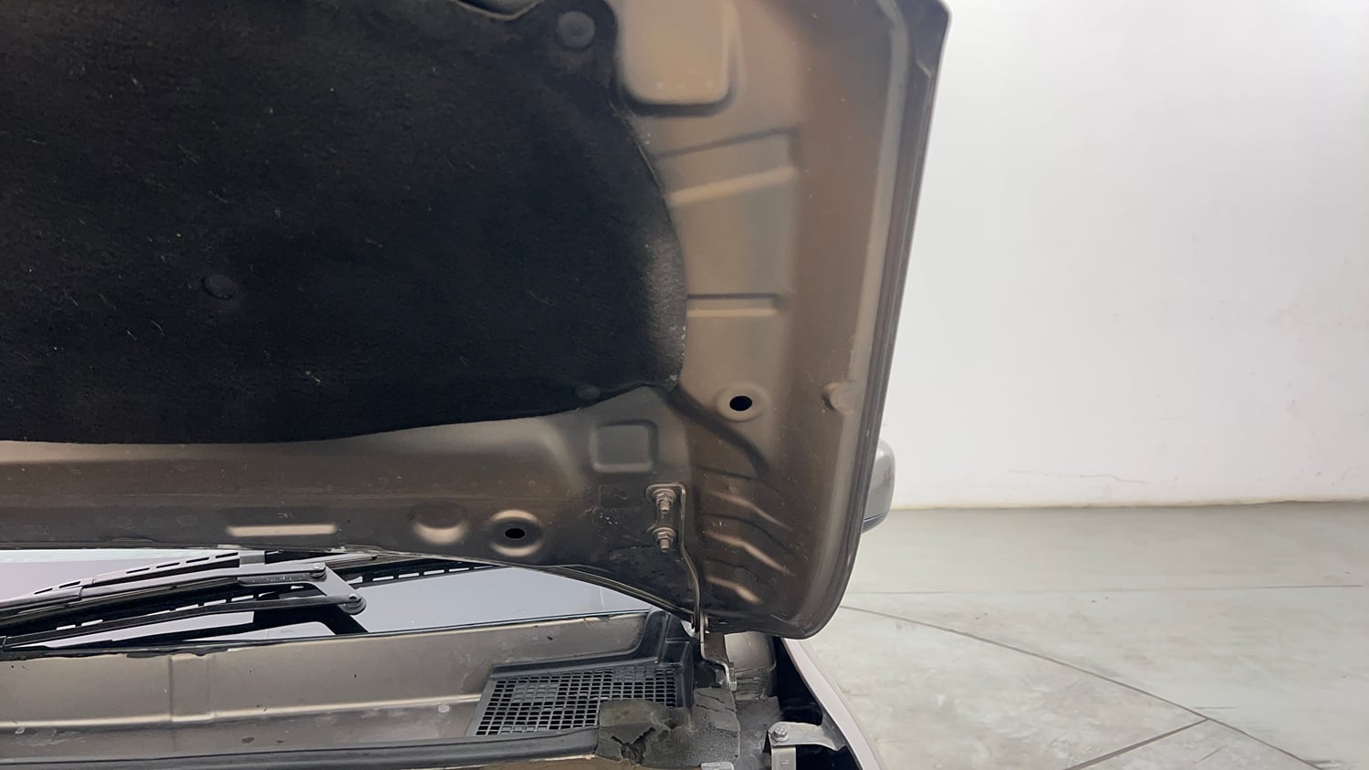 Used 2019 Renault Kwid RXT (O) 1.0 SCE Edition Petrol Manual engine ENGINE LEFT SIDE HINGE & APRON VIEW