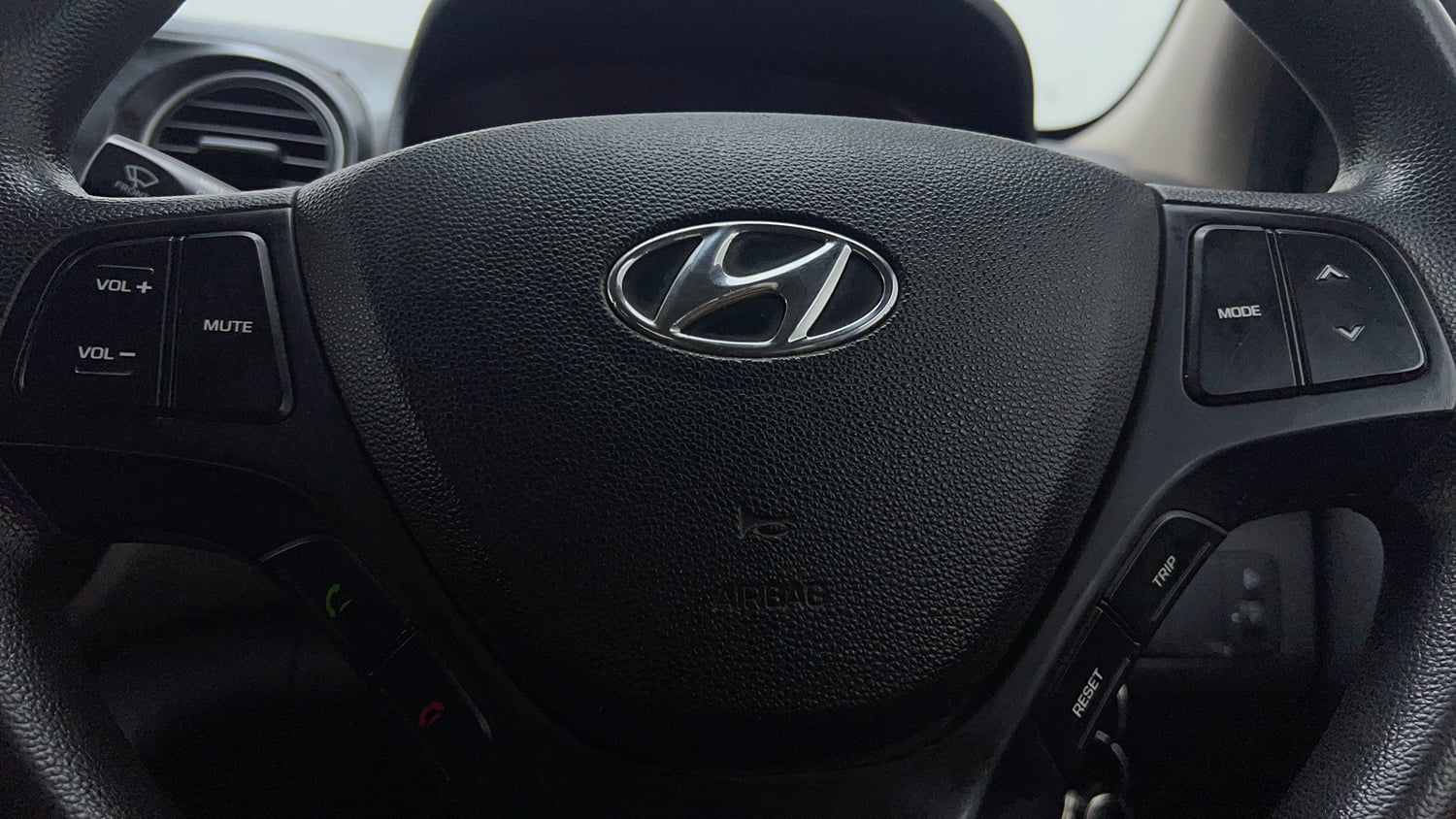 Used 2016 Hyundai Grand i10 Sportz 1.2 Kappa VTVT Petrol Manual top_features Steering mounted controls