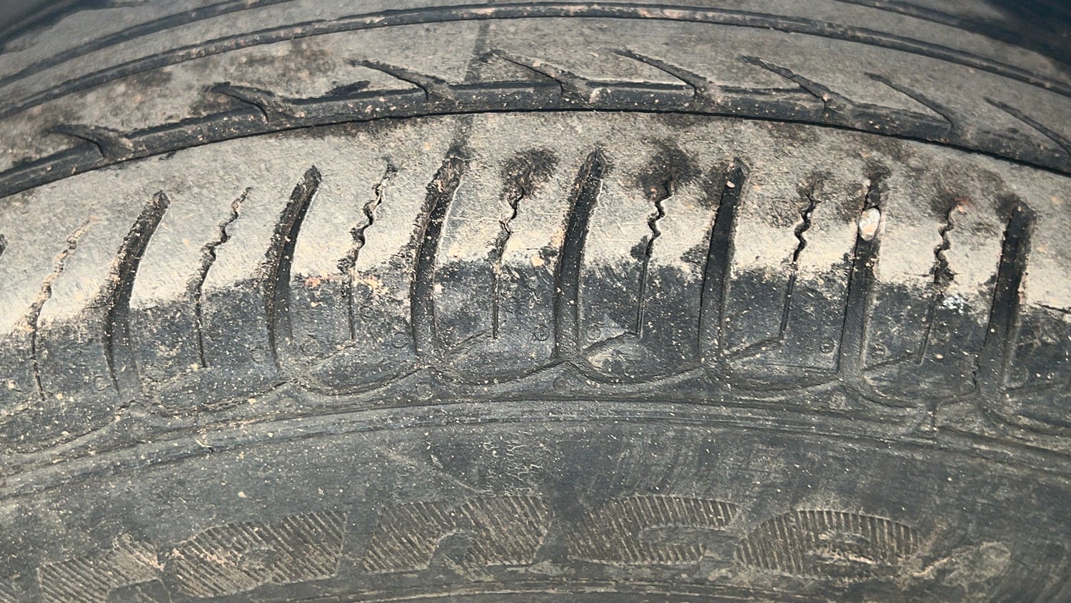 Used 2015 Ford EcoSport Titanium 1.0 Ecoboost (Opt) Petrol Manual tyres LEFT FRONT TYRE TREAD VIEW