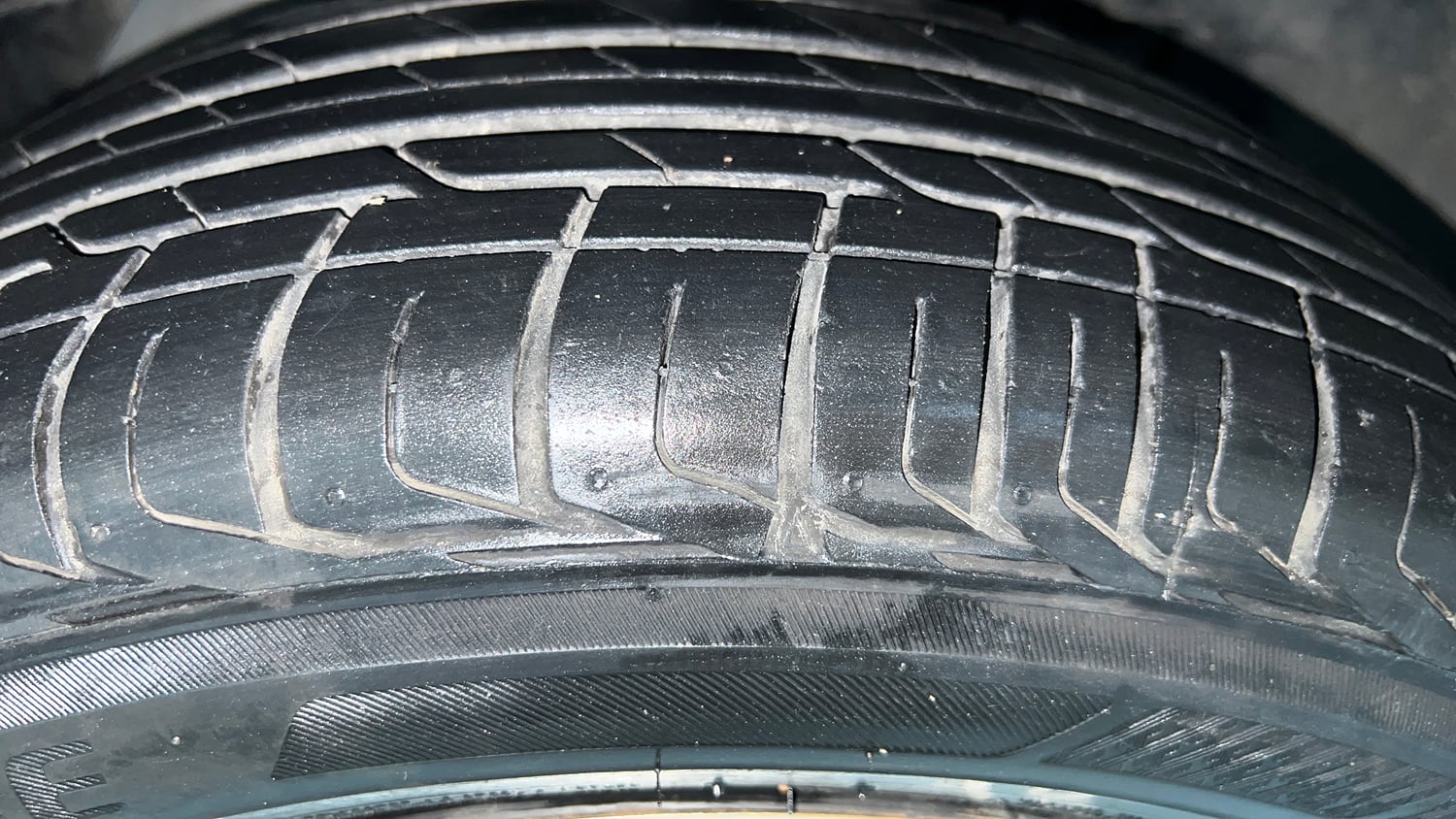 Used 2024 Tata Nexon Pure (S) 1.2 Petrol 6AMT Petrol Automatic tyres RIGHT FRONT TYRE TREAD VIEW