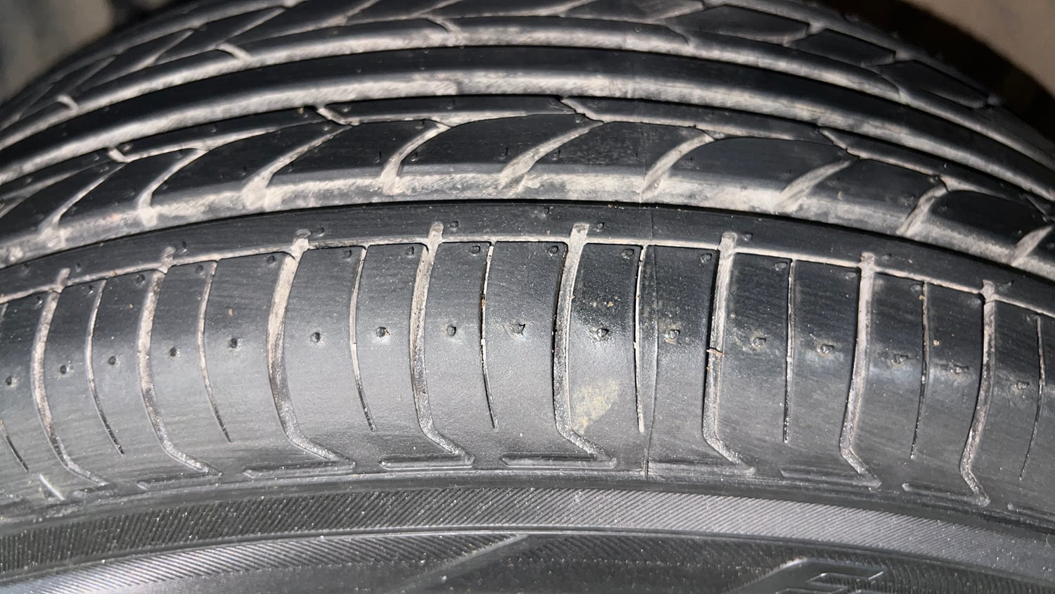 Used 2019 Hyundai Elite i20 Magna Plus 1.2 + CNG (Outside Fitted) Petrol Manual tyres LEFT FRONT TYRE TREAD VIEW