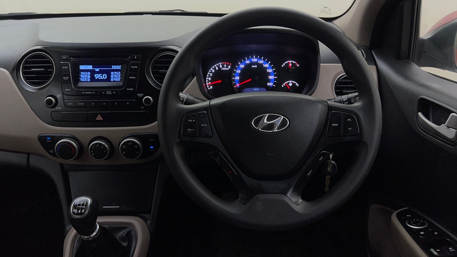 Used 2014 Hyundai Xcent S 1.2 Petrol Manual top_features Steering mounted controls