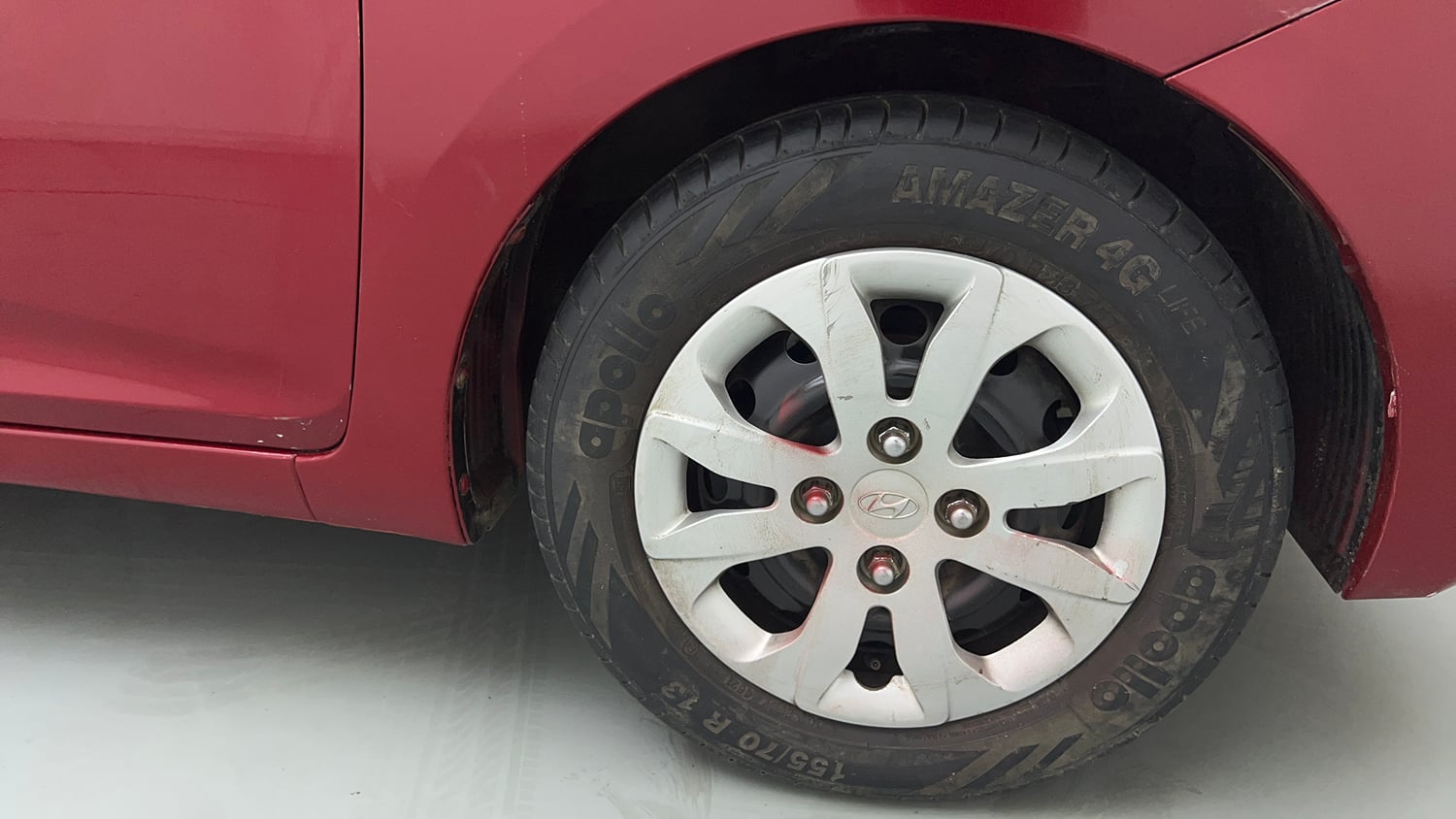 Used 2014 Hyundai Eon Sportz Petrol Manual tyres RIGHT FRONT TYRE RIM VIEW