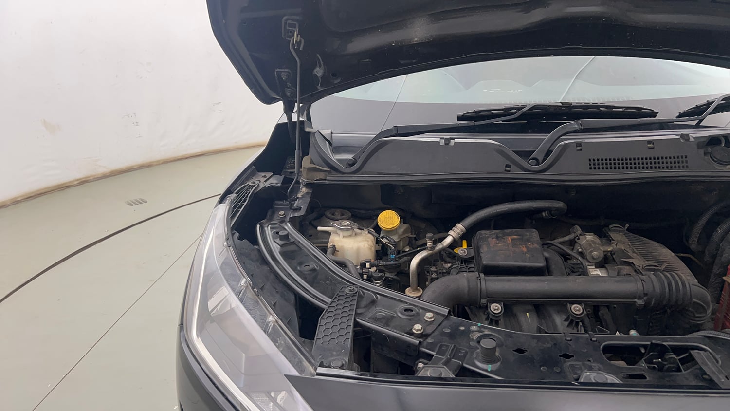 Used 2023 Nissan Magnite XV Petrol Manual engine ENGINE RIGHT SIDE HINGE & APRON VIEW