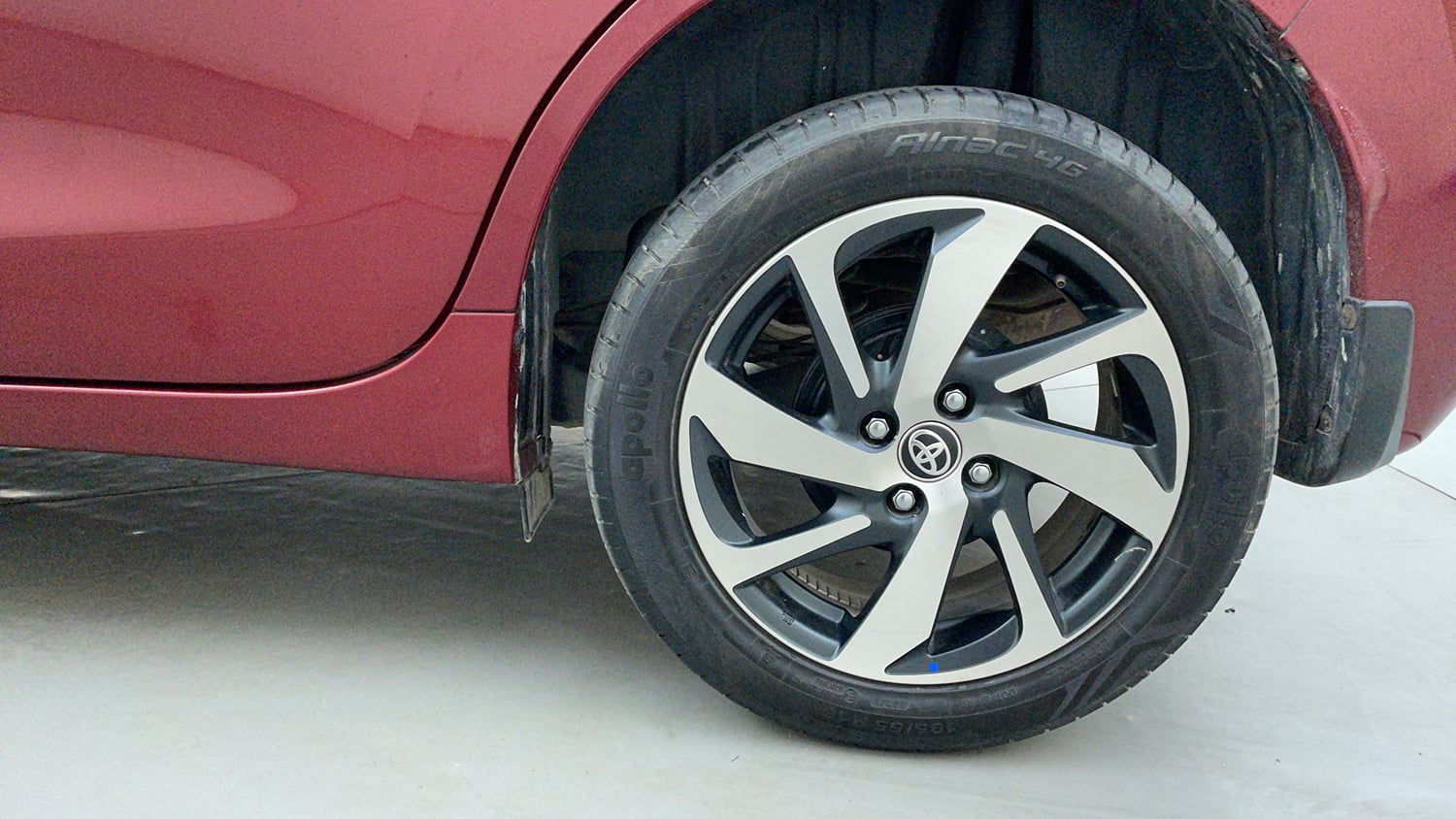 Used 2023 Toyota Glanza V AMT Petrol Automatic tyres LEFT REAR TYRE RIM VIEW
