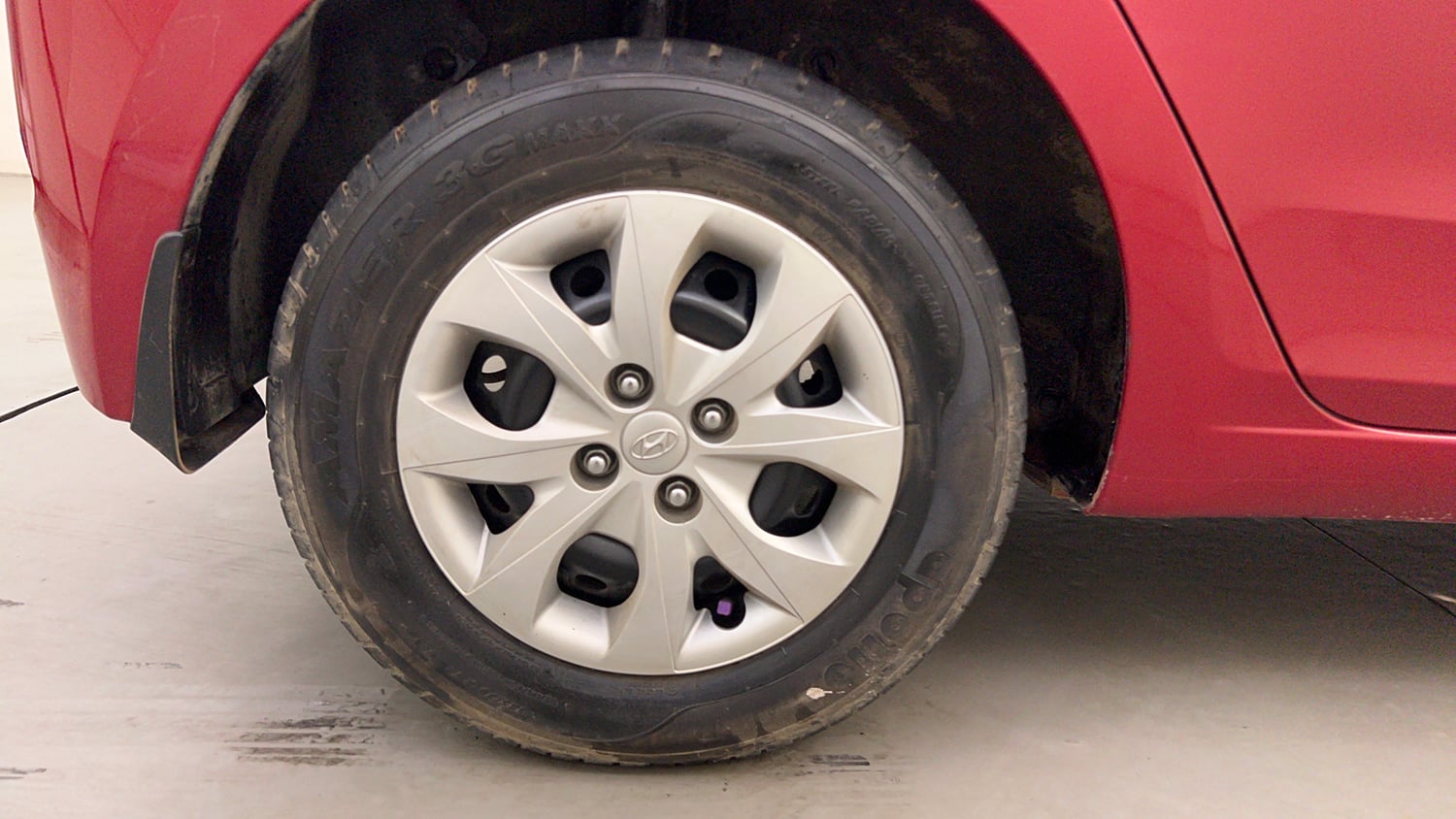 Used 2017 Hyundai Elite i20 Sportz 1.2 Petrol Manual tyres RIGHT REAR TYRE RIM VIEW