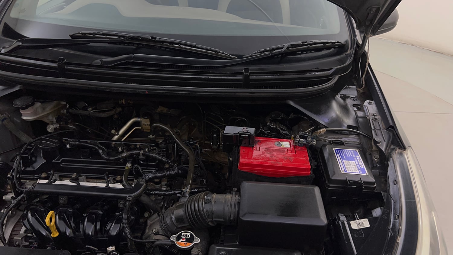 Used 2019 Hyundai Elite i20 Magna Plus 1.2 + CNG (Outside Fitted) Petrol Manual engine ENGINE LEFT SIDE HINGE & APRON VIEW