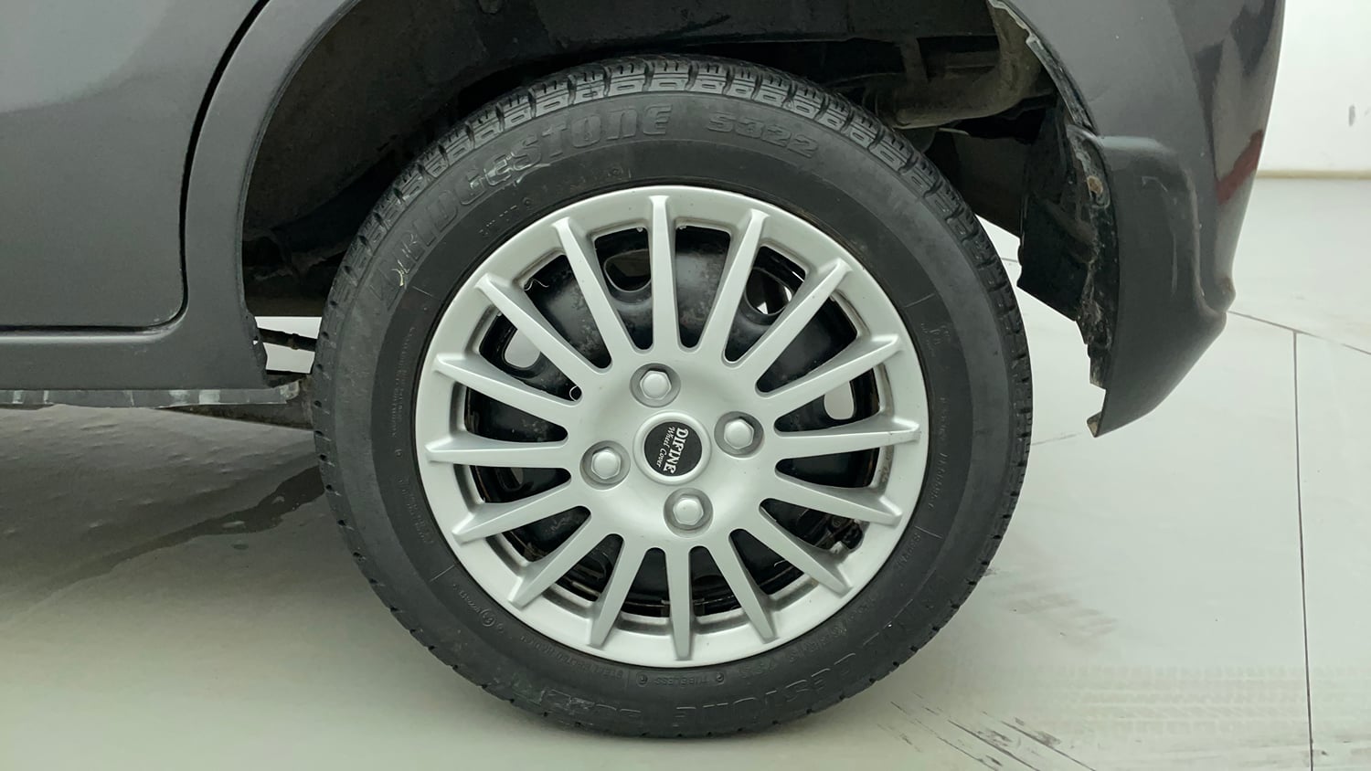 Used 2015 Maruti Suzuki Alto K10 VXi AMT Petrol Automatic tyres LEFT REAR TYRE RIM VIEW