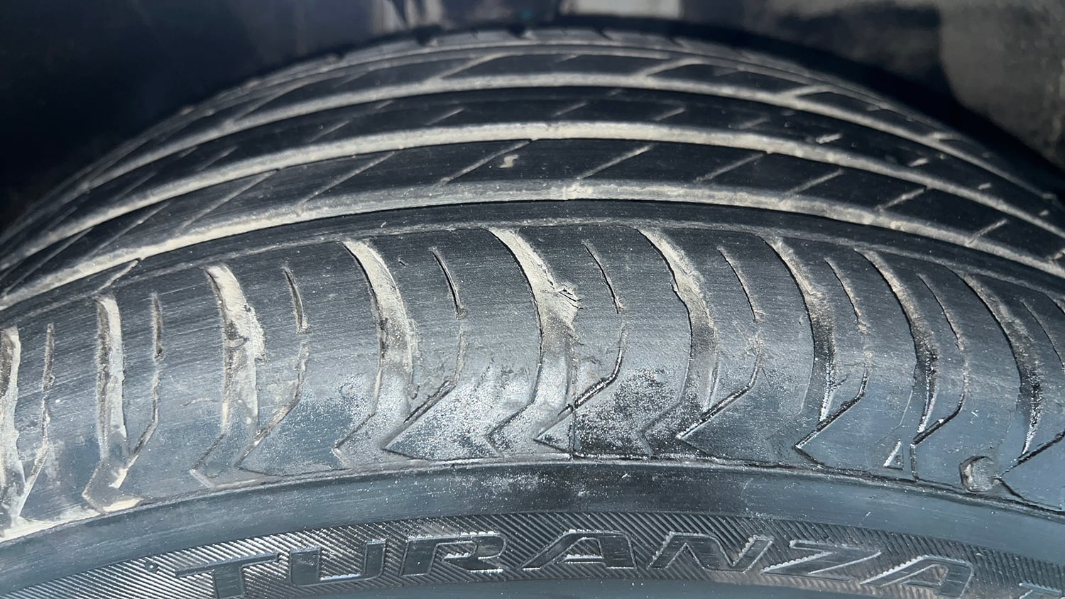 Used 2022 Jeep Compass Model S (O) 1.4 Petrol DCT Petrol Automatic tyres RIGHT FRONT TYRE TREAD VIEW
