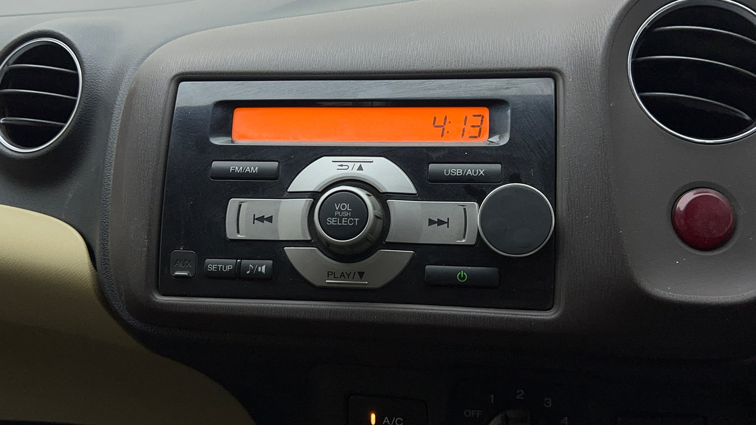 Used 2013 Honda Brio V MT Petrol Manual top_features Integrated (in-dash) music system