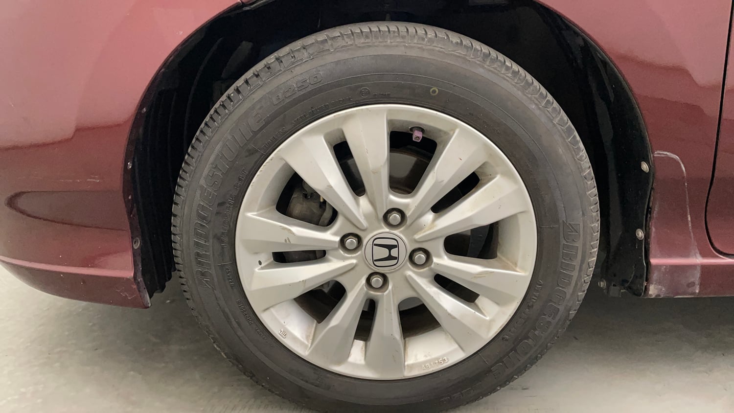 Used 2012 Honda City 1.5 V AT Petrol Automatic tyres LEFT FRONT TYRE RIM VIEW