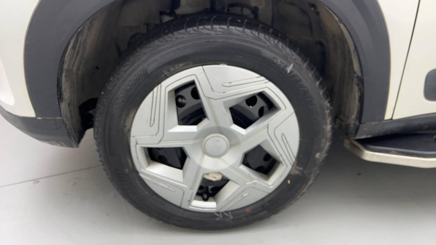 Used 2024 Tata Nexon Pure (S) 1.2 Petrol 6AMT Petrol Automatic tyres LEFT FRONT TYRE RIM VIEW