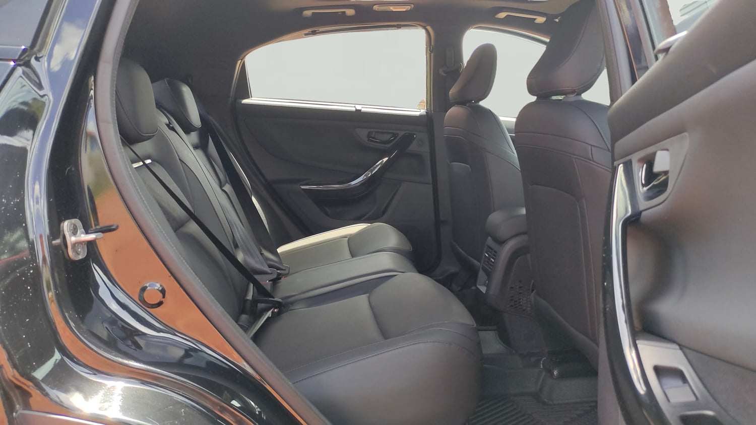 Used 2025 Tata Curvv Accomplished Plus A 1.5 Kryojet Diesel 6MT Dark Edition Diesel Manual interior RIGHT SIDE REAR DOOR CABIN VIEW