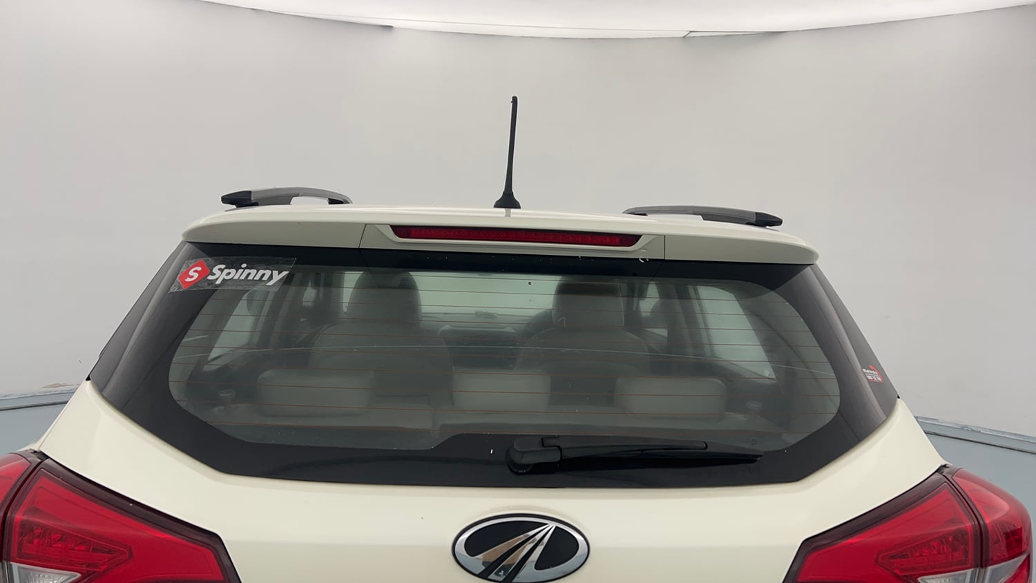 Used 2022 Mahindra XUV 300 W8 (O) 1.2 Petrol Petrol Manual exterior BACK WINDSHIELD VIEW