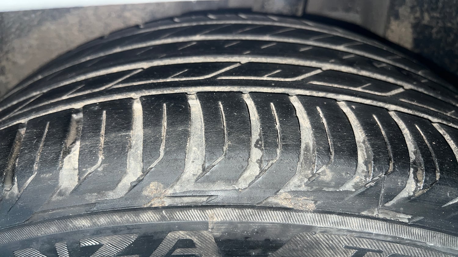 Used 2022 Jeep Compass Model S (O) 1.4 Petrol DCT Petrol Automatic tyres LEFT REAR TYRE TREAD VIEW