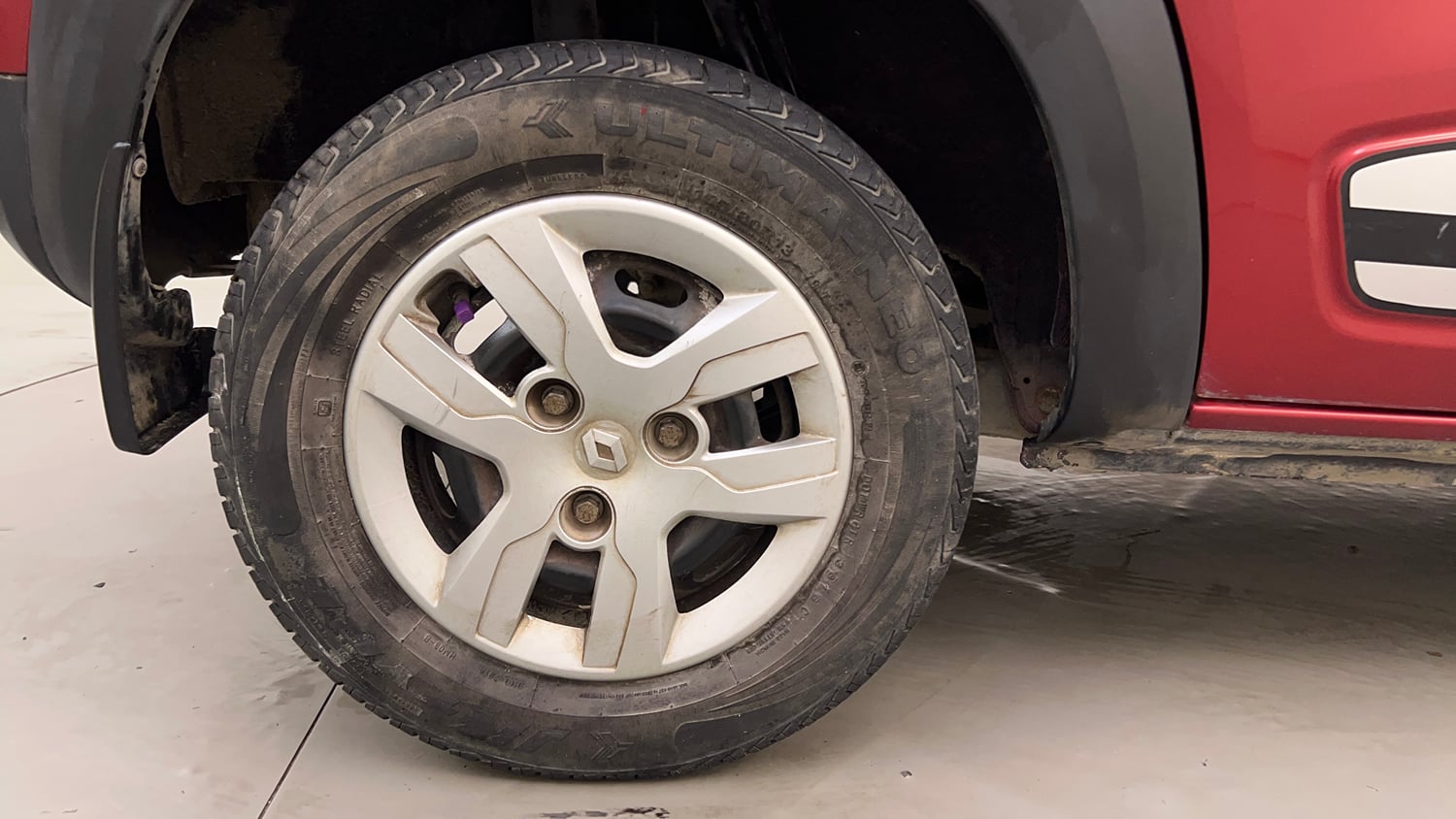 Used 2017 Renault Kwid 1.0 RXT AMT Opt Petrol Automatic tyres RIGHT REAR TYRE RIM VIEW