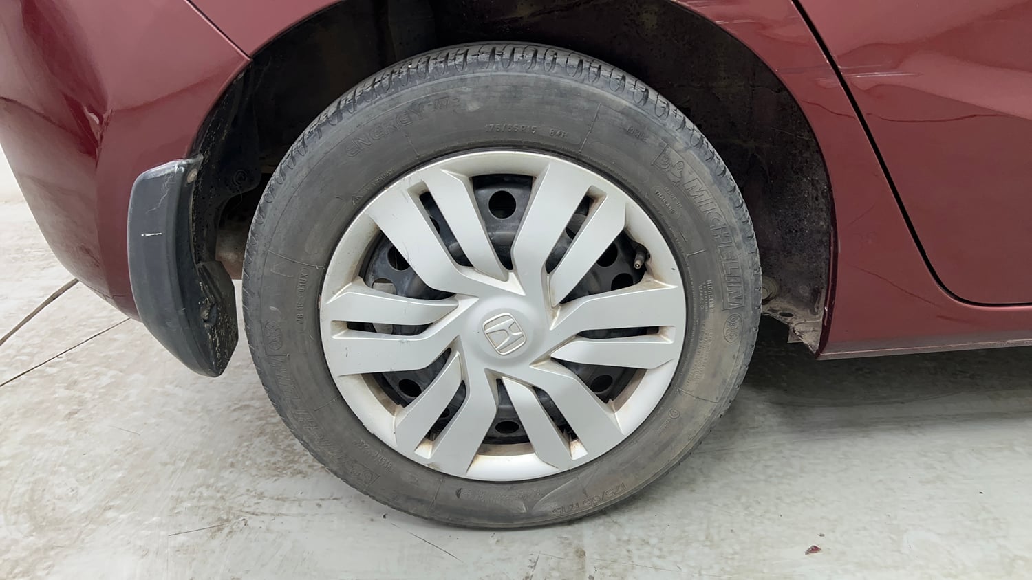 Used 2015 Honda Jazz SV Petrol Petrol Manual tyres RIGHT REAR TYRE RIM VIEW