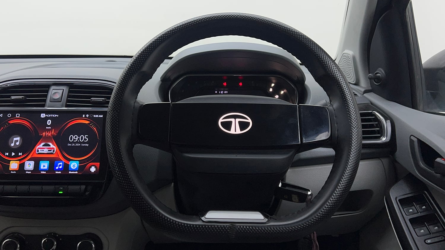 Used 2025 Tata Tiago XE CNG Cng Manual interior STEERING VIEW