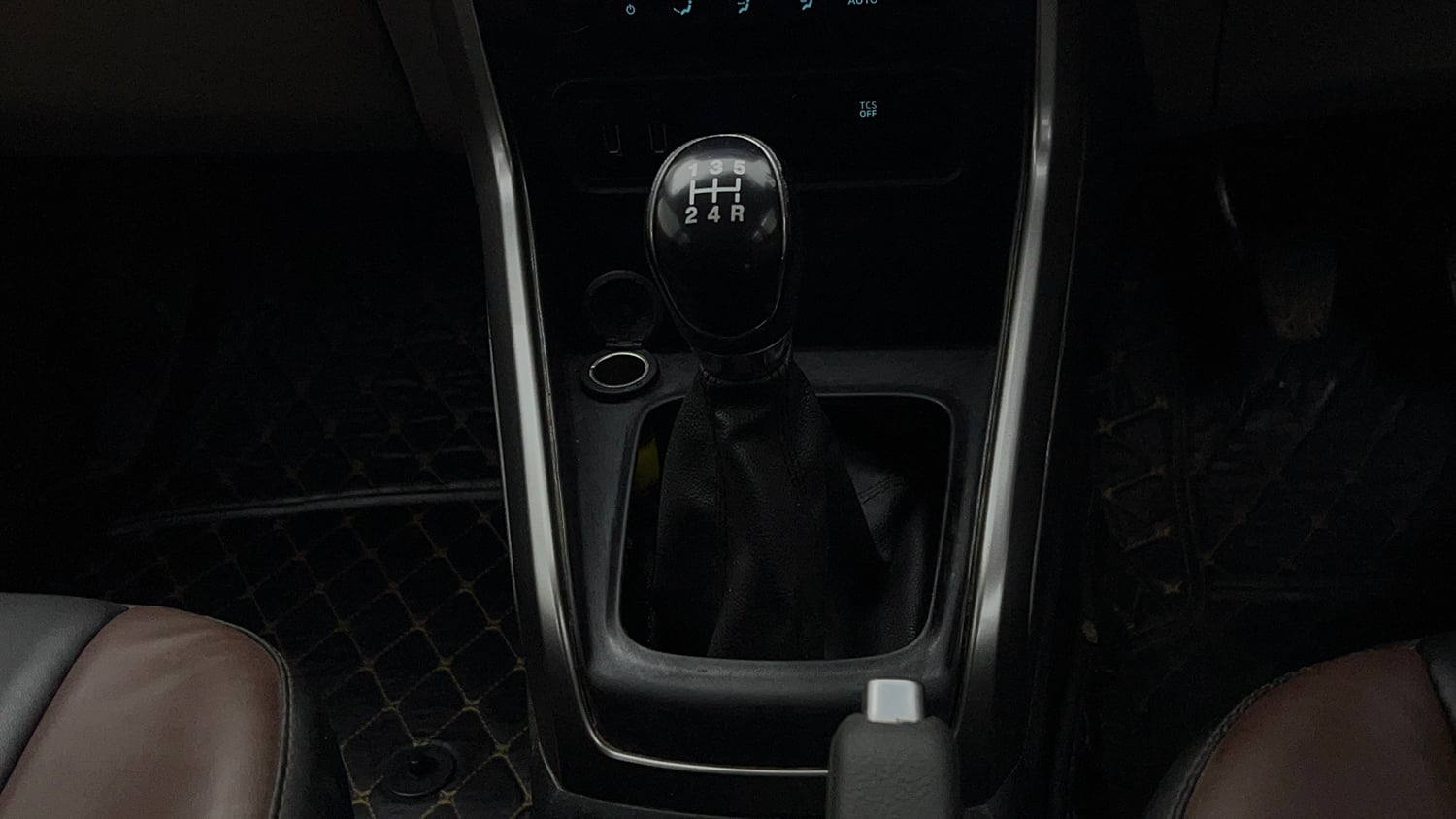 Used 2021 Ford EcoSport Titanium 1.5L Ti-VCT Petrol Manual interior GEAR  KNOB VIEW