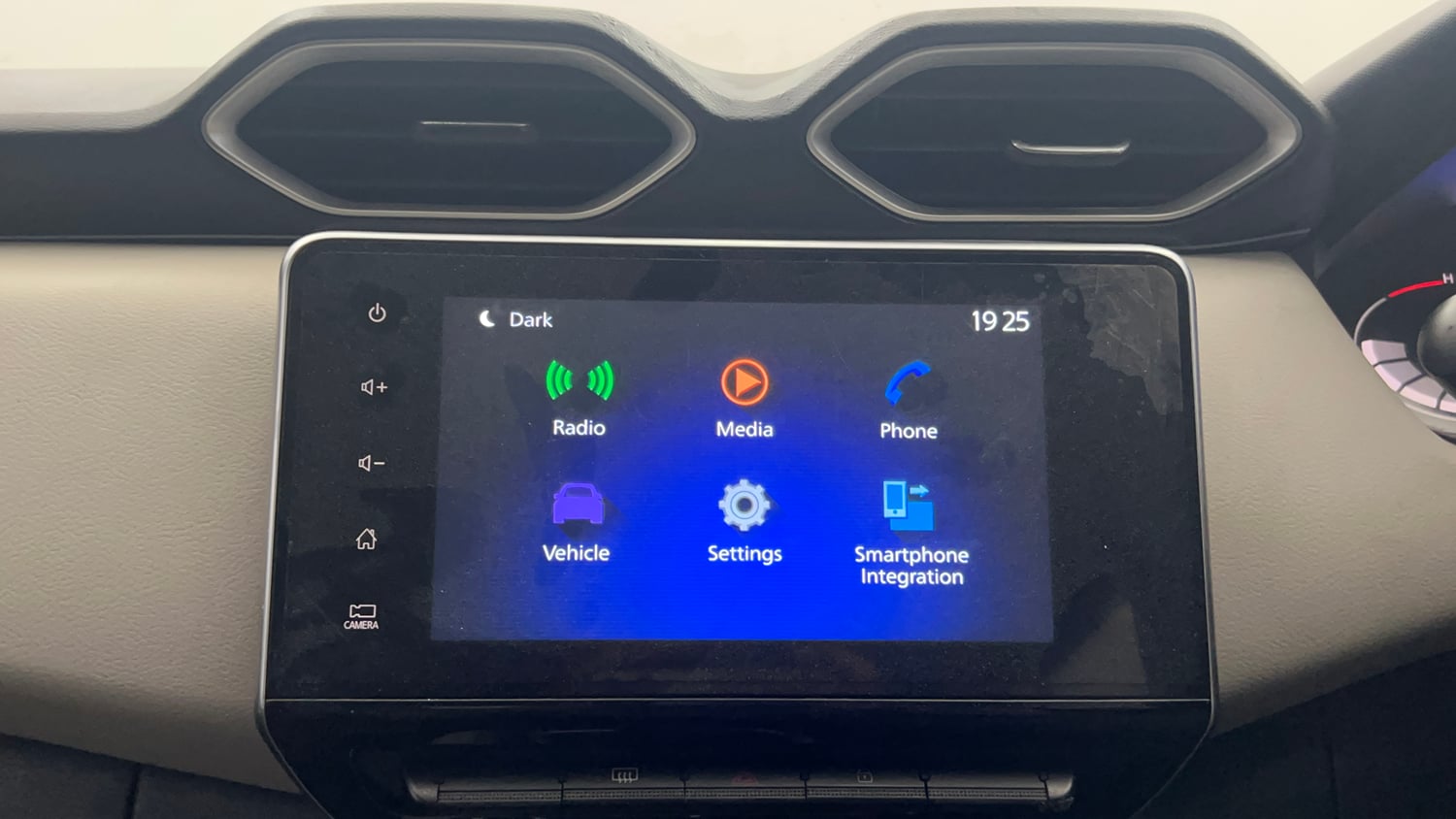 Used 2023 Nissan Magnite XV Petrol Manual top_features Touch screen infotainment system