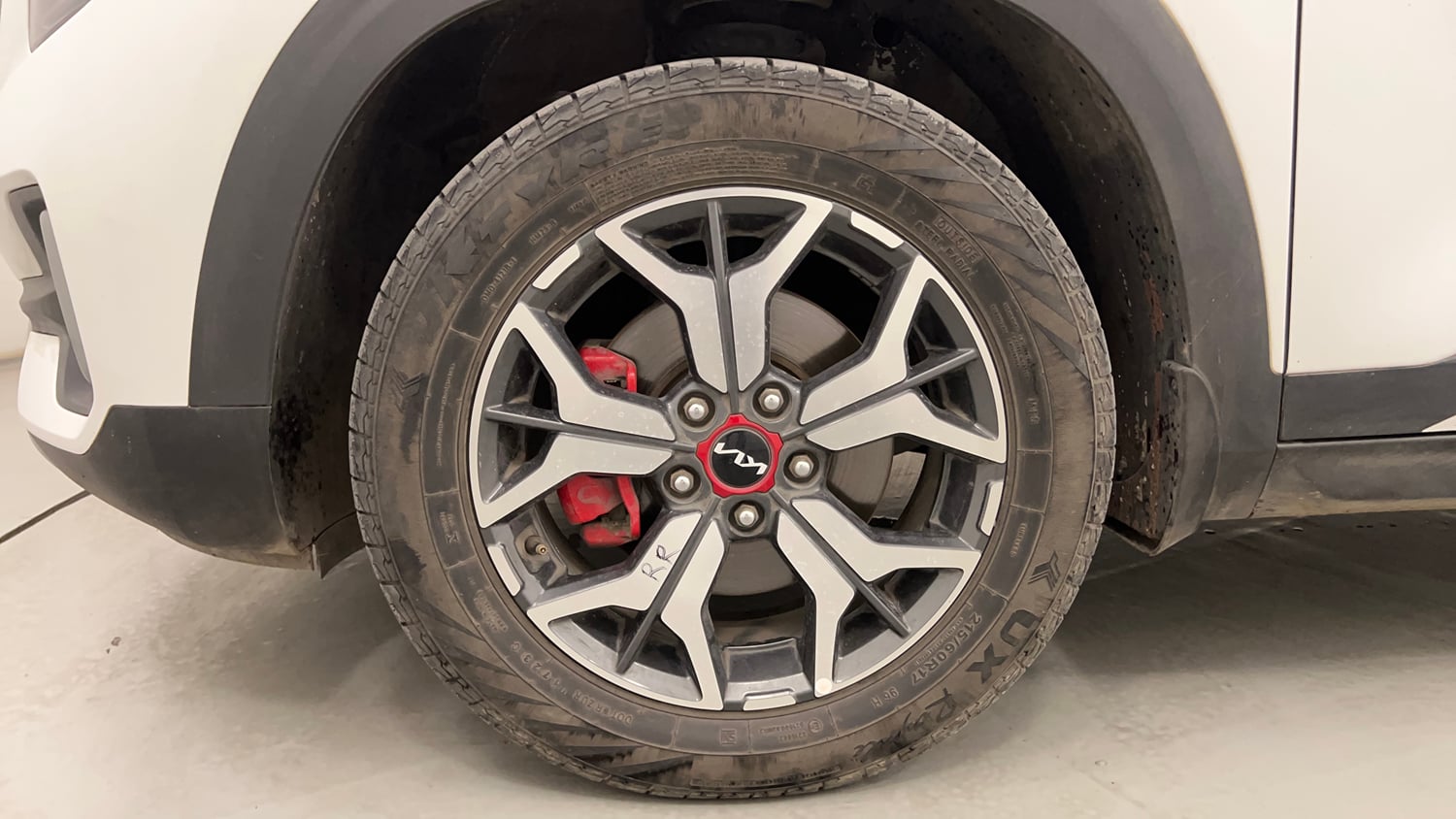 Used 2023 Kia Seltos GTX Plus 1.5 Diesel AT Diesel Automatic tyres LEFT FRONT TYRE RIM VIEW