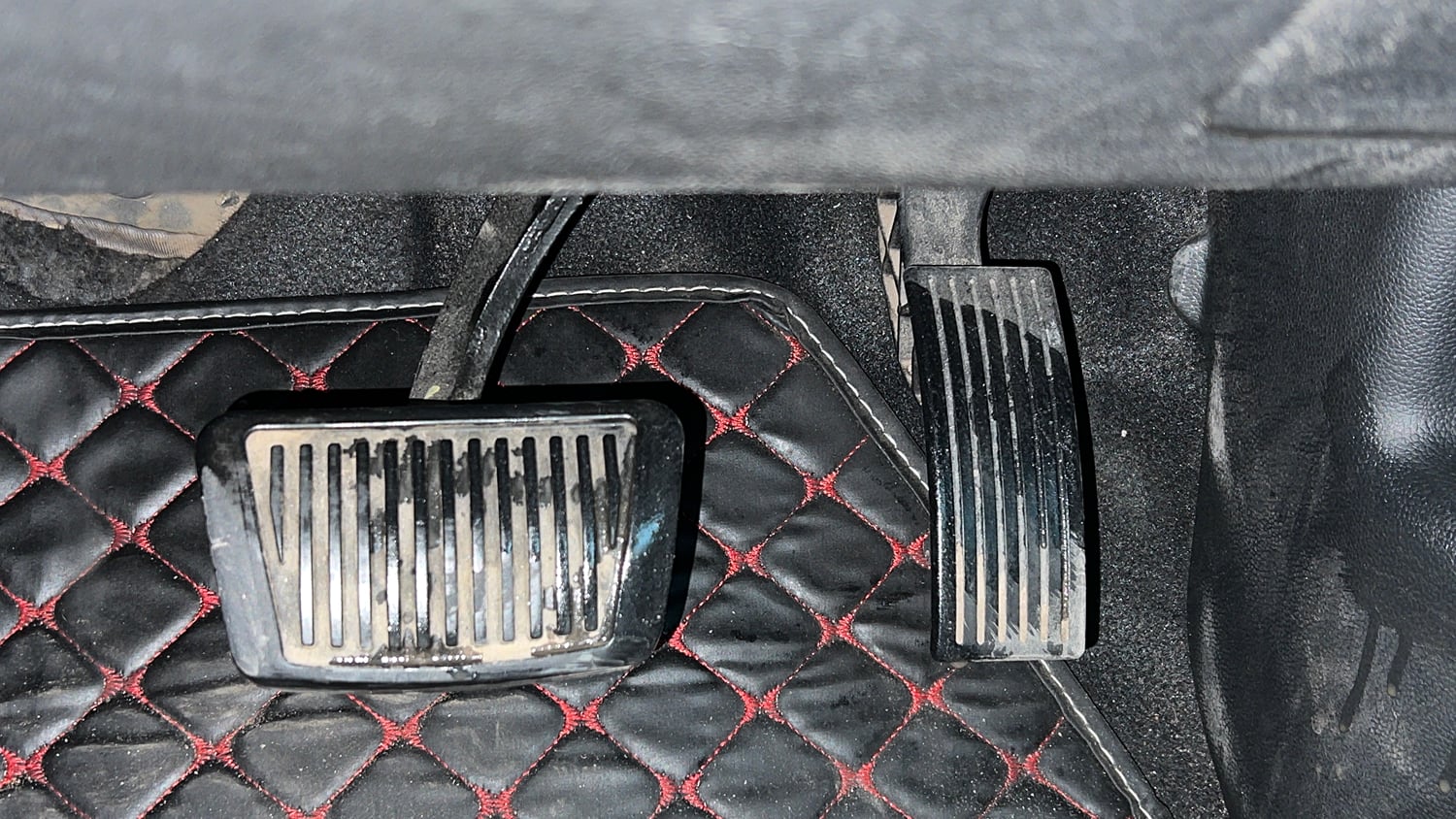 Used 2017 Hyundai Grand i10 Sportz (O) AT 1.2 Kappa VTVT Petrol Automatic interior PEDALS VIEW