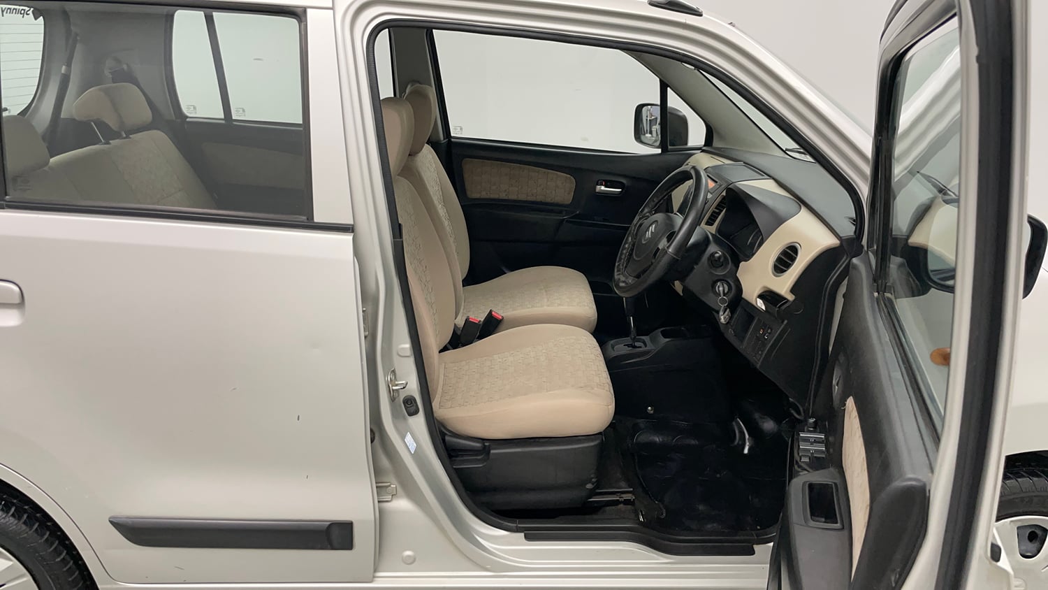 Used 2017 Maruti Suzuki Wagon R 1.0 VXI AMT Petrol Automatic interior RIGHT SIDE FRONT DOOR CABIN VIEW