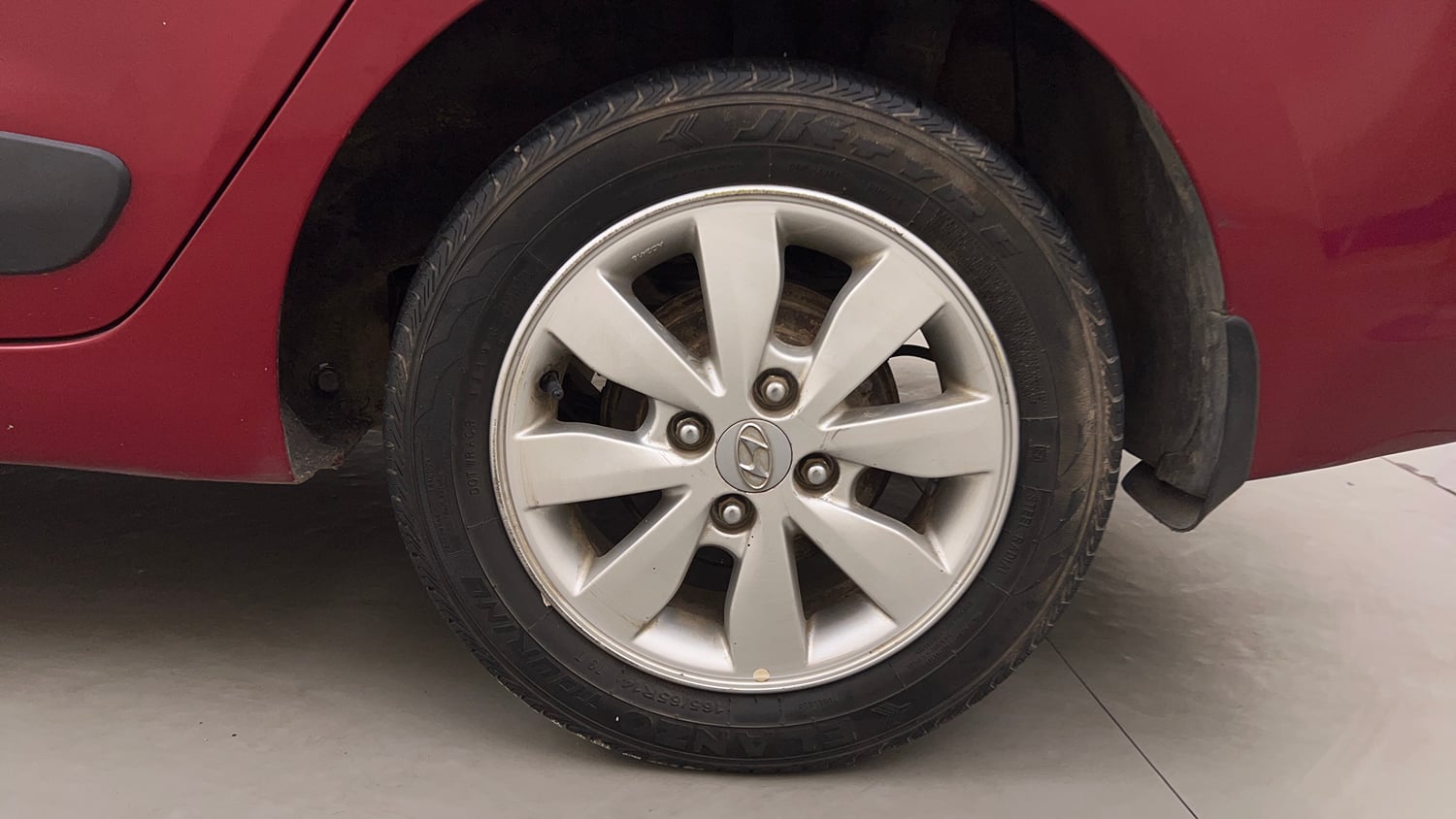 Used 2014 Hyundai Xcent S 1.2 Petrol Manual tyres LEFT REAR TYRE RIM VIEW