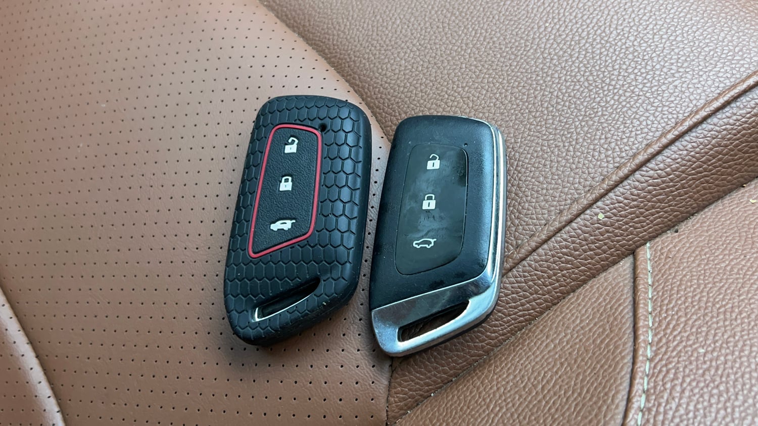 Used 2021 MG Motors Hector Plus Sharp 1.5 Petrol Turbo CVT 6-STR Dual Tone Petrol Automatic extra CAR KEY VIEW