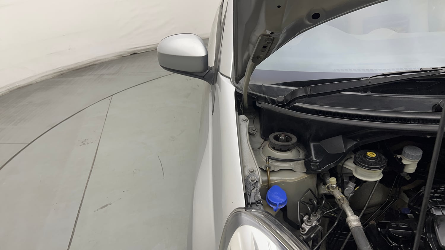 Used 2013 Honda Brio V MT Petrol Manual engine ENGINE RIGHT SIDE HINGE & APRON VIEW