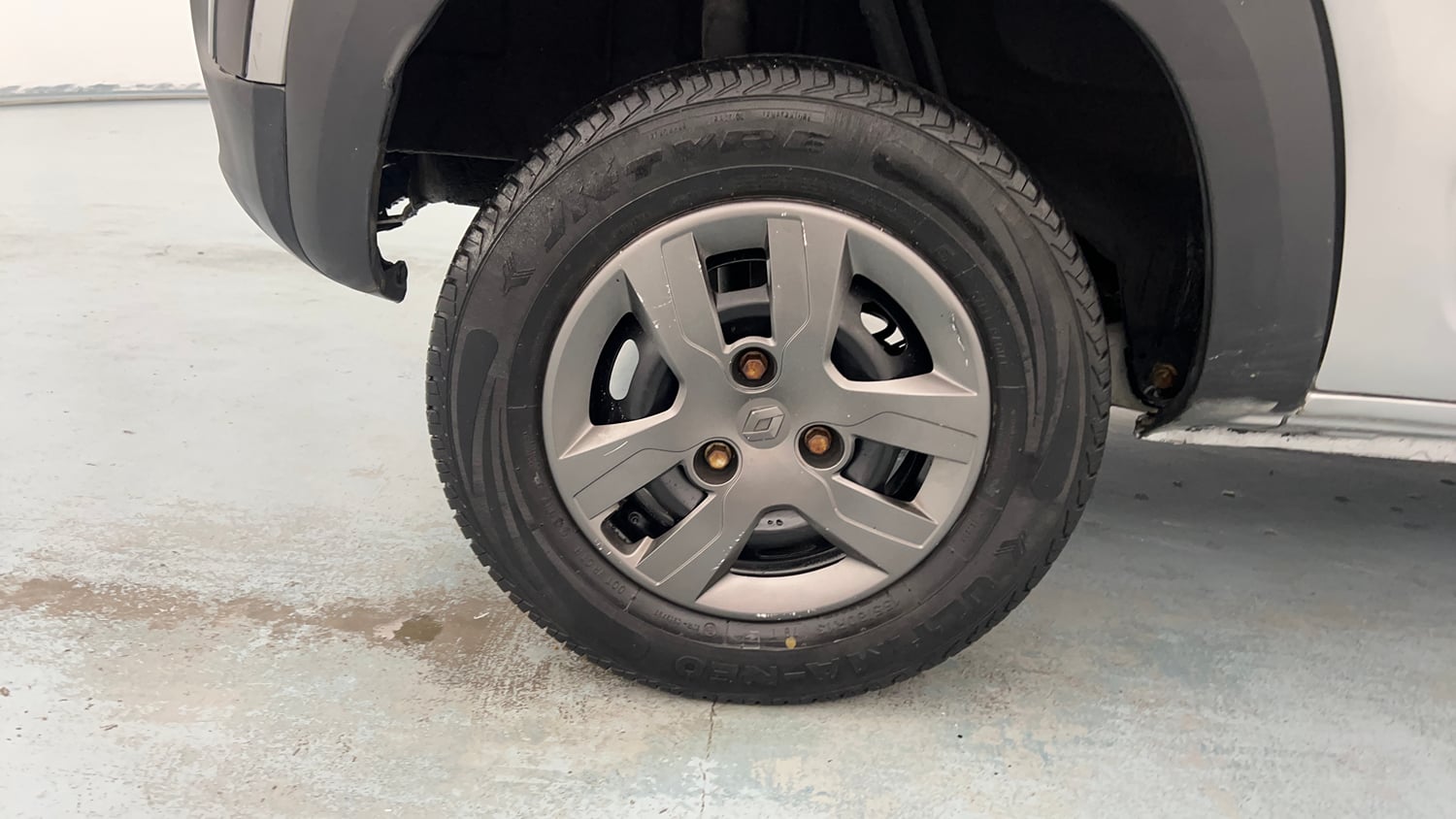 Used 2017 Renault Kwid RXT (O) 1.0 SCE Edition Petrol Manual tyres RIGHT REAR TYRE RIM VIEW