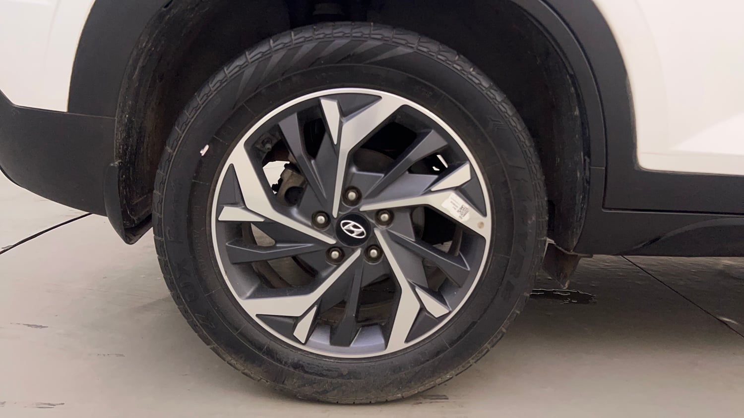 Used 2022 Hyundai Creta SX (O) 1.4 Turbo 7 DCT Petrol Automatic tyres RIGHT REAR TYRE RIM VIEW