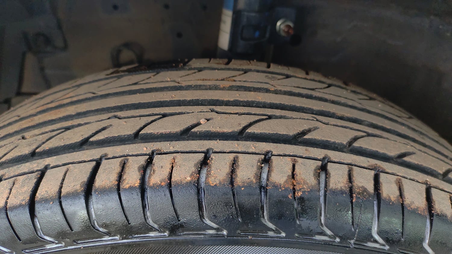 Used 2015 Maruti Suzuki Swift Dzire VXI Petrol Manual tyres LEFT FRONT TYRE TREAD VIEW