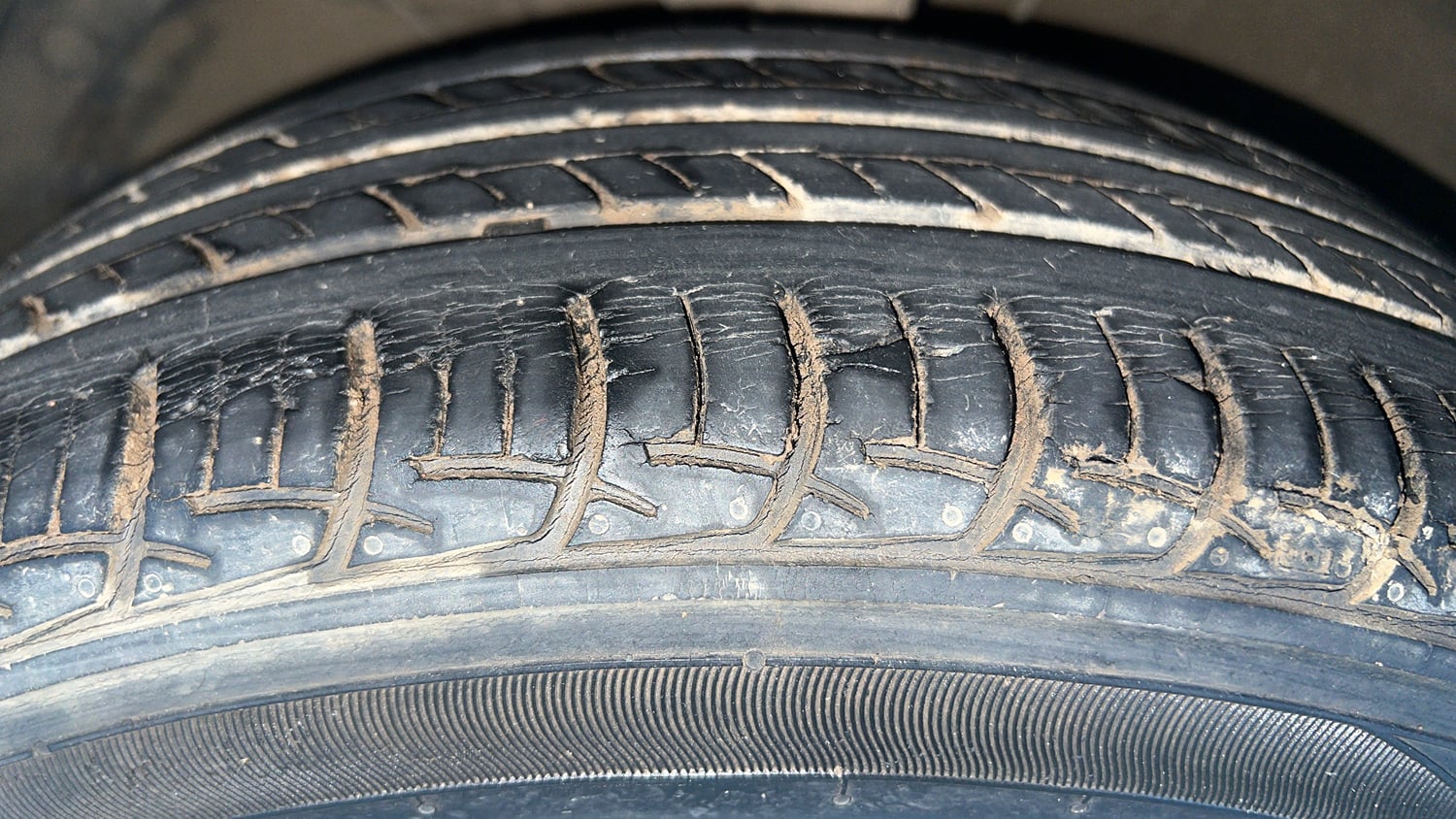 Used 2018 Maruti Suzuki Baleno Delta 1.2 Petrol Manual tyres LEFT FRONT TYRE TREAD VIEW