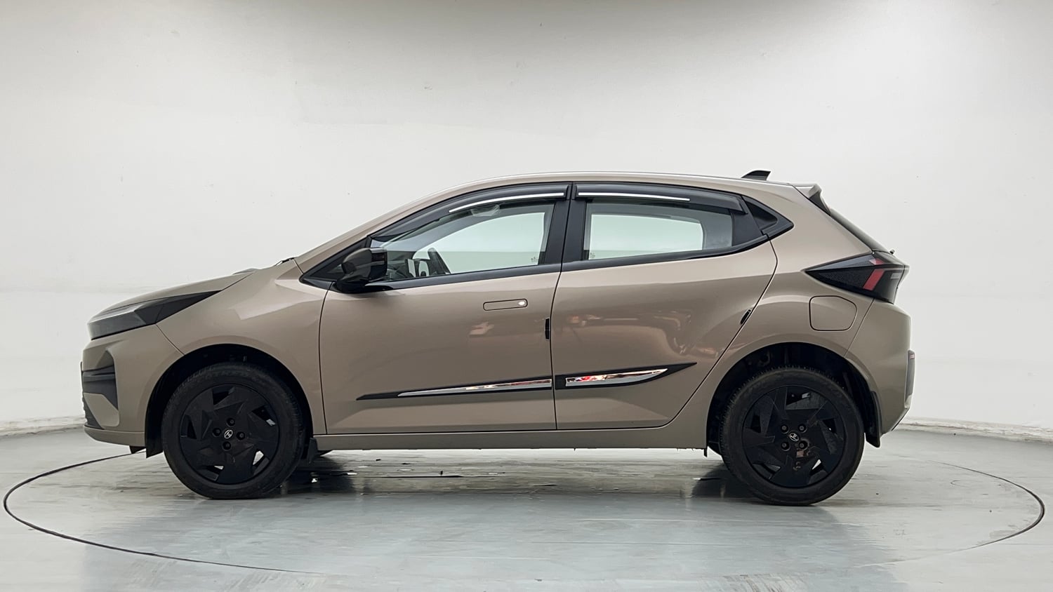 Used 2025 Tata Altroz Creative S Petrol 5AMT Petrol Automatic exterior LEFT SIDE VIEW