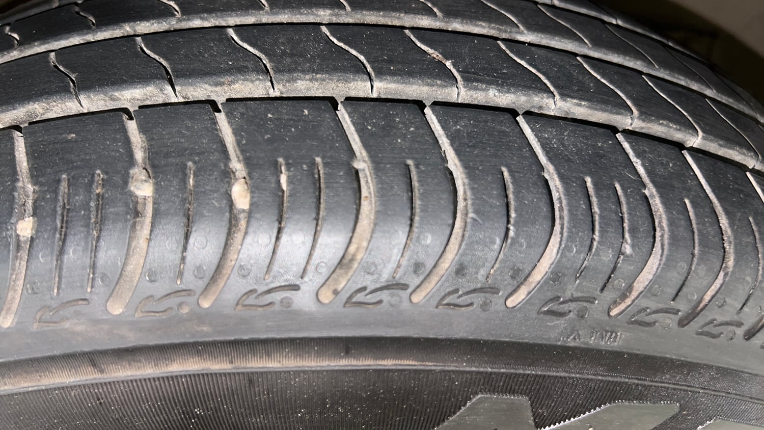 Used 2024 Maruti Suzuki Wagon R ZXI Plus 1.2 AGS Petrol Automatic tyres RIGHT FRONT TYRE TREAD VIEW