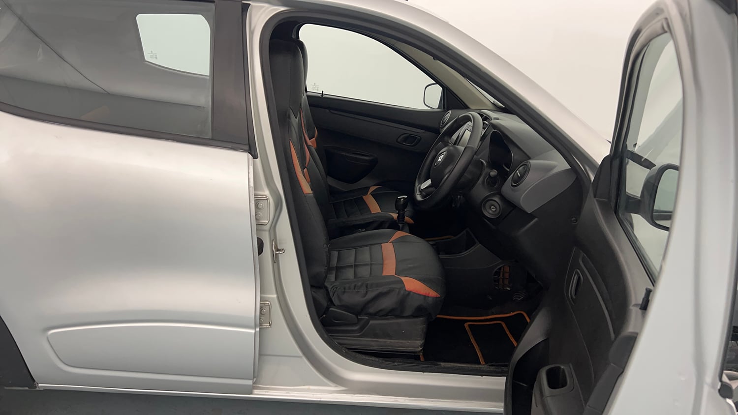 Used 2017 Renault Kwid RXT (O) 1.0 SCE Edition Petrol Manual interior RIGHT SIDE FRONT DOOR CABIN VIEW