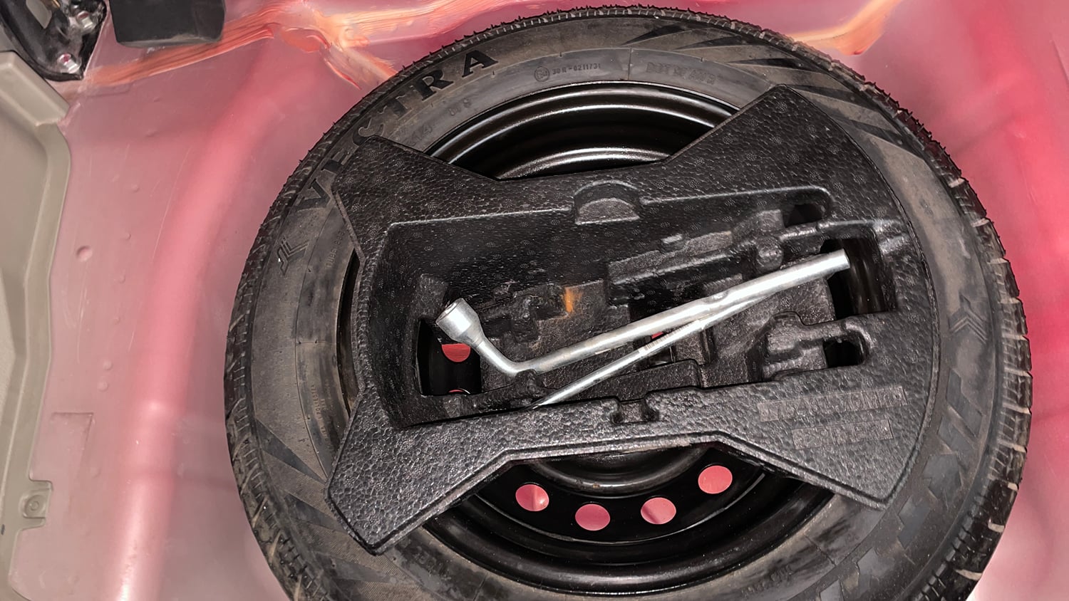 Used 2016 Maruti Suzuki Celerio ZXi AMT Petrol Automatic tyres SPARE TYRE VIEW
