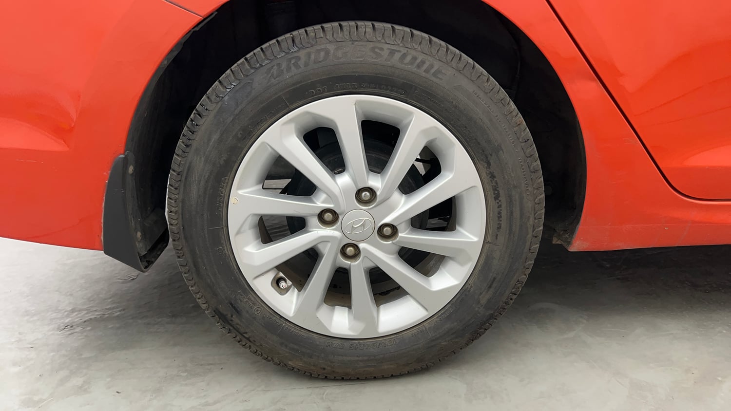Used 2018 Hyundai Verna EX 1.6 VTVT AT Petrol Automatic tyres RIGHT REAR TYRE RIM VIEW