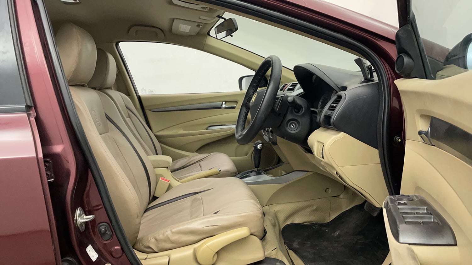 Used 2012 Honda City 1.5 V AT Petrol Automatic interior RIGHT SIDE FRONT DOOR CABIN VIEW