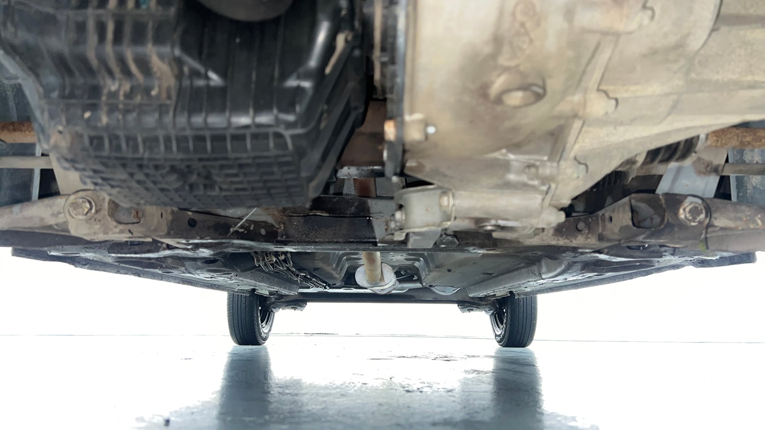 Used 2017 Renault Kwid RXT (O) 1.0 SCE Edition Petrol Manual extra FRONT LEFT UNDERBODY VIEW