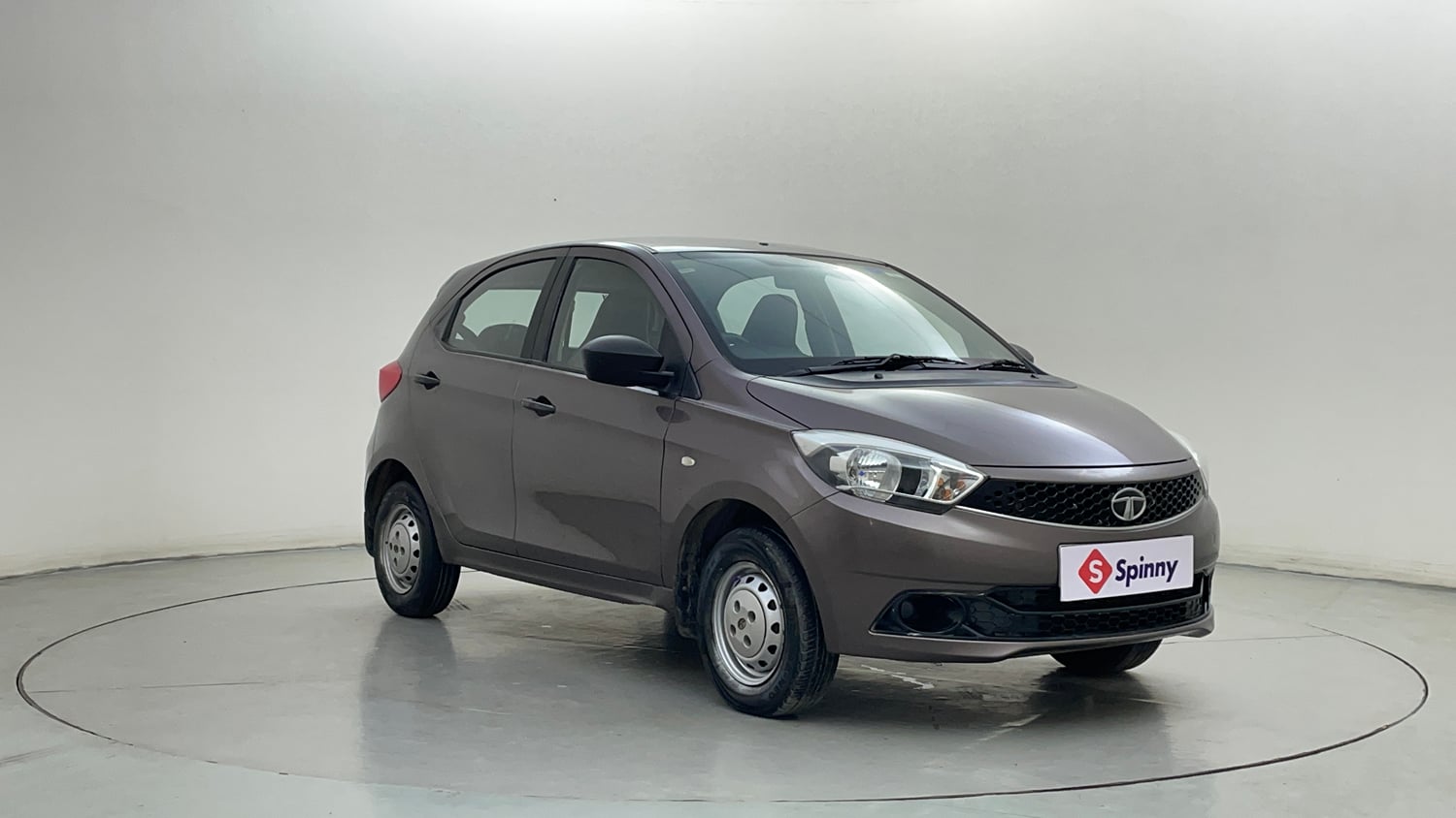 Used 2016 Tata Tiago Revotron XM Petrol Manual exterior RIGHT FRONT CORNER VIEW