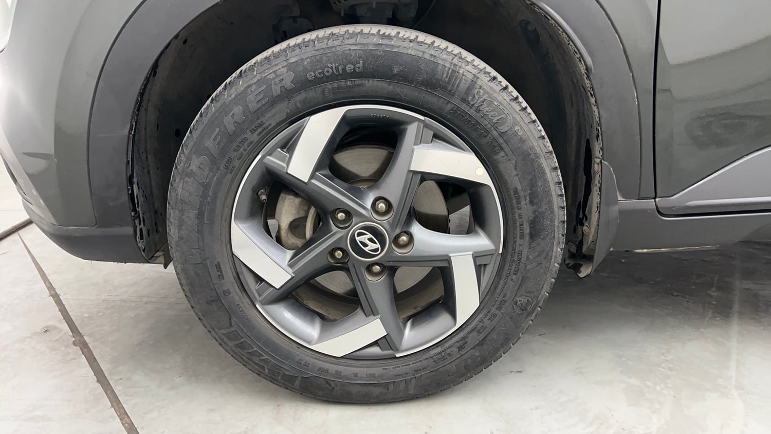 Used 2019 hyundai Venue SX 1.0 (O) Turbo Petrol Petrol Manual tyres LEFT FRONT TYRE RIM VIEW