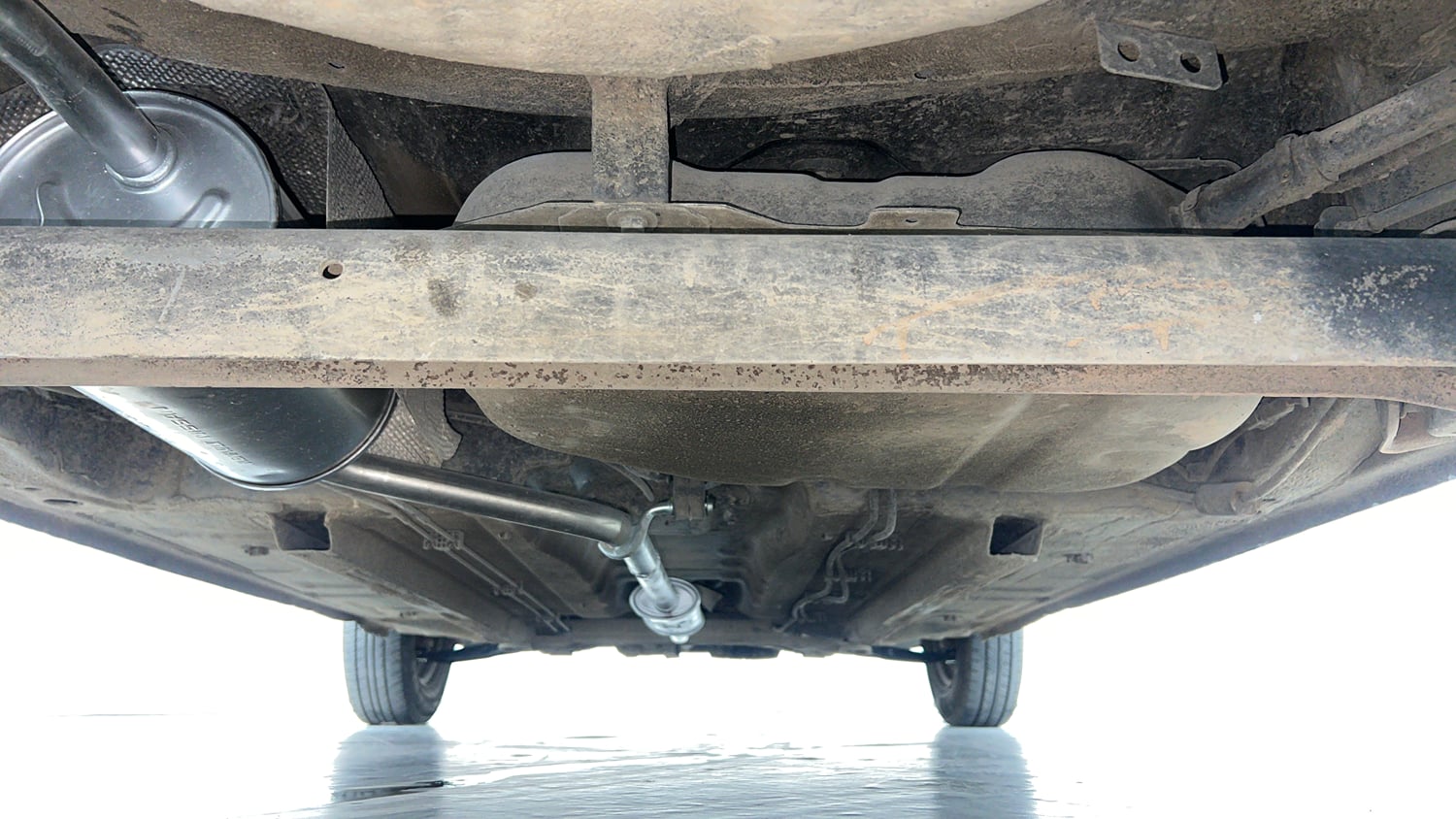 Used 2019 Renault Kwid RXT (O) 1.0 SCE Edition Petrol Manual extra REAR UNDERBODY VIEW (TAKEN FROM REAR)