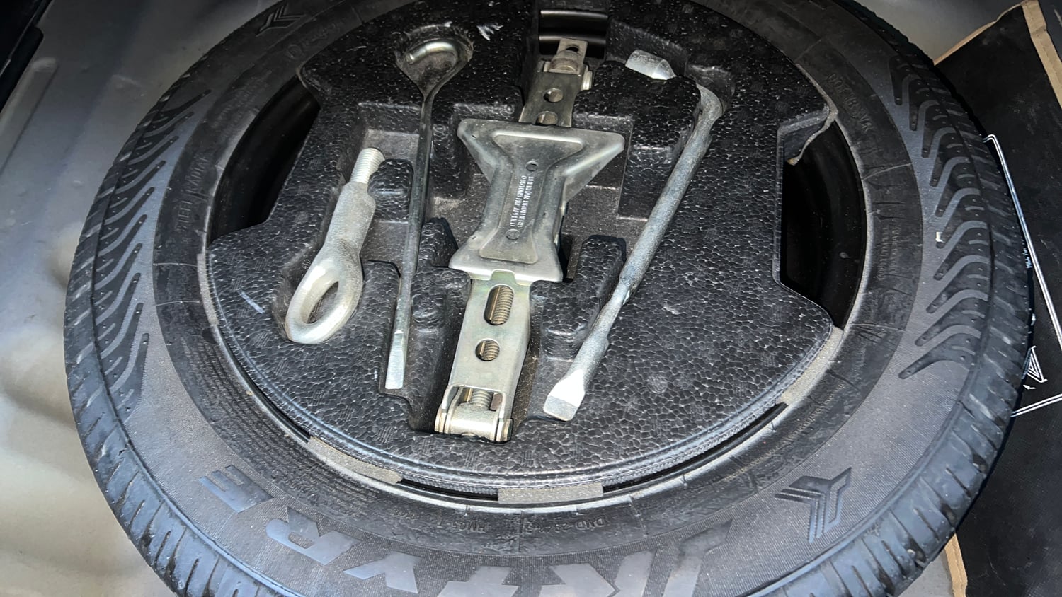 Used 2016 Maruti Suzuki S-Cross Alpha 1.3 Diesel Manual tyres SPARE TYRE VIEW