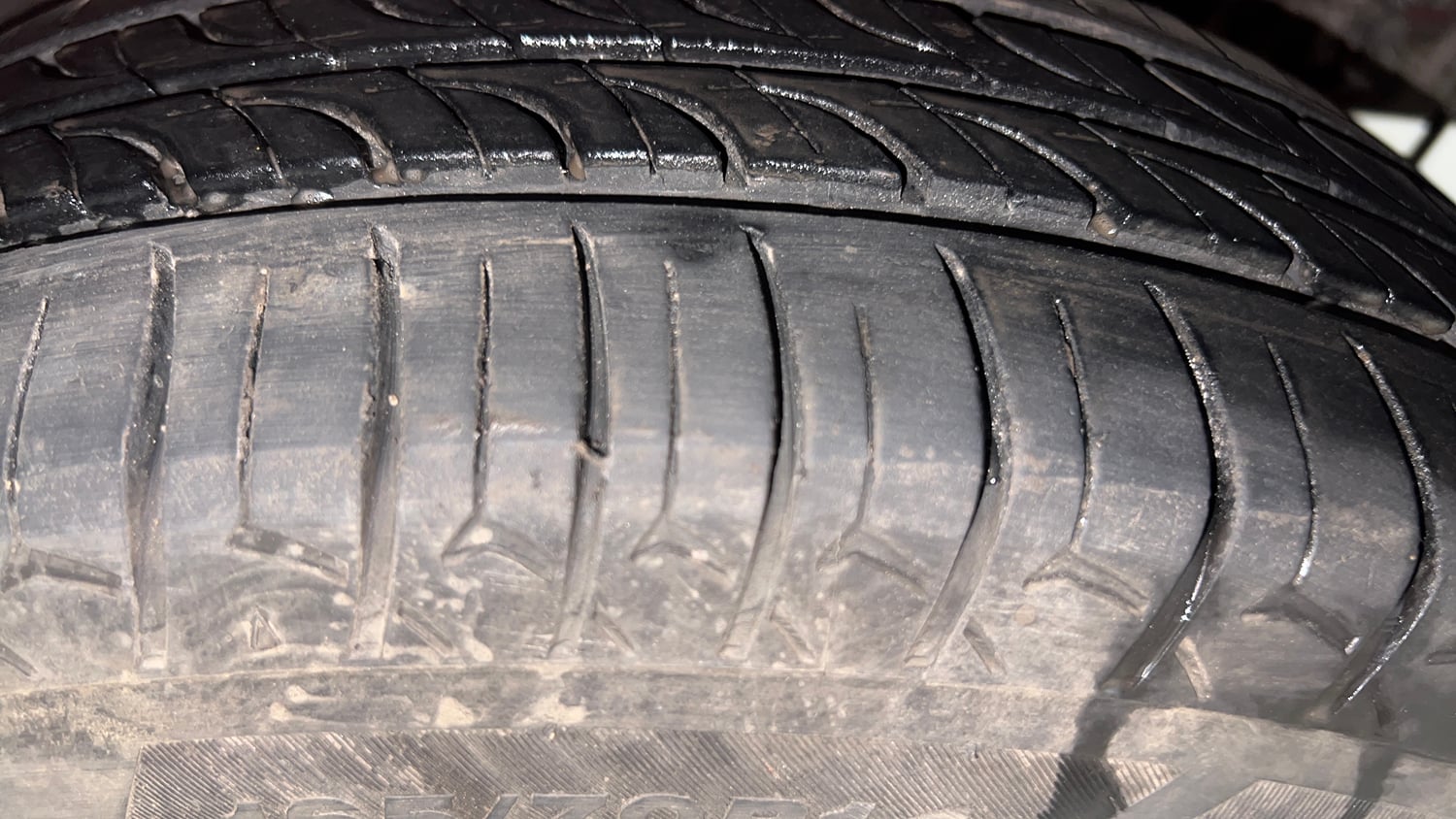 Used 2018 Hyundai Grand i10 Sportz (O) 1.2 Kappa VTVT Petrol Manual tyres LEFT REAR TYRE TREAD VIEW