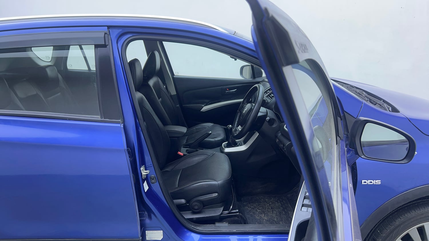 Used 2016 Maruti Suzuki S-Cross Alpha 1.3 Diesel Manual interior RIGHT SIDE FRONT DOOR CABIN VIEW