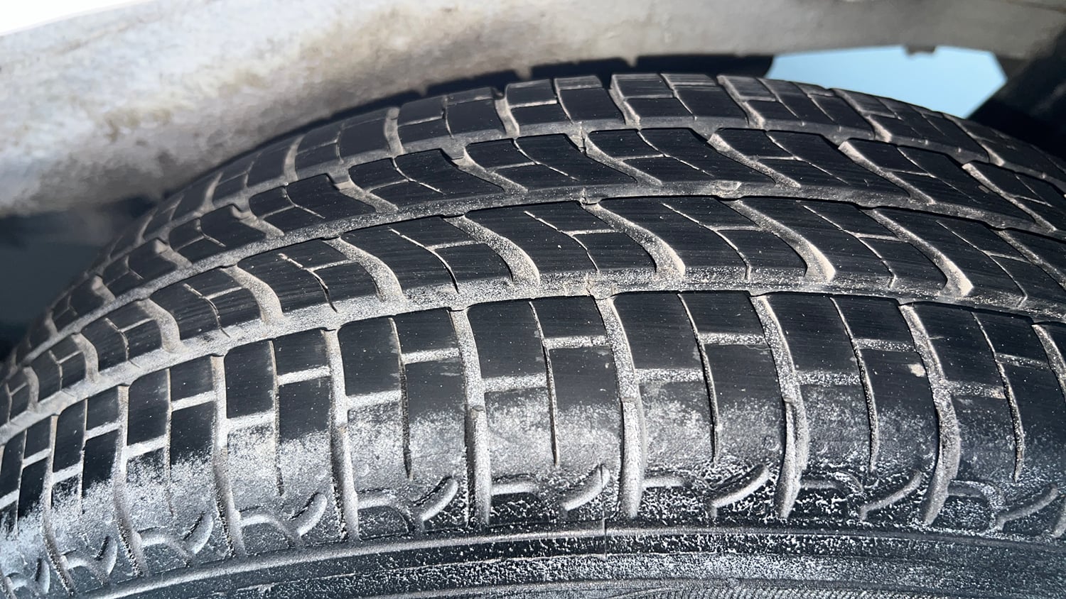 Used 2015 Maruti Suzuki Wagon R VXI Petrol Manual tyres LEFT REAR TYRE TREAD VIEW